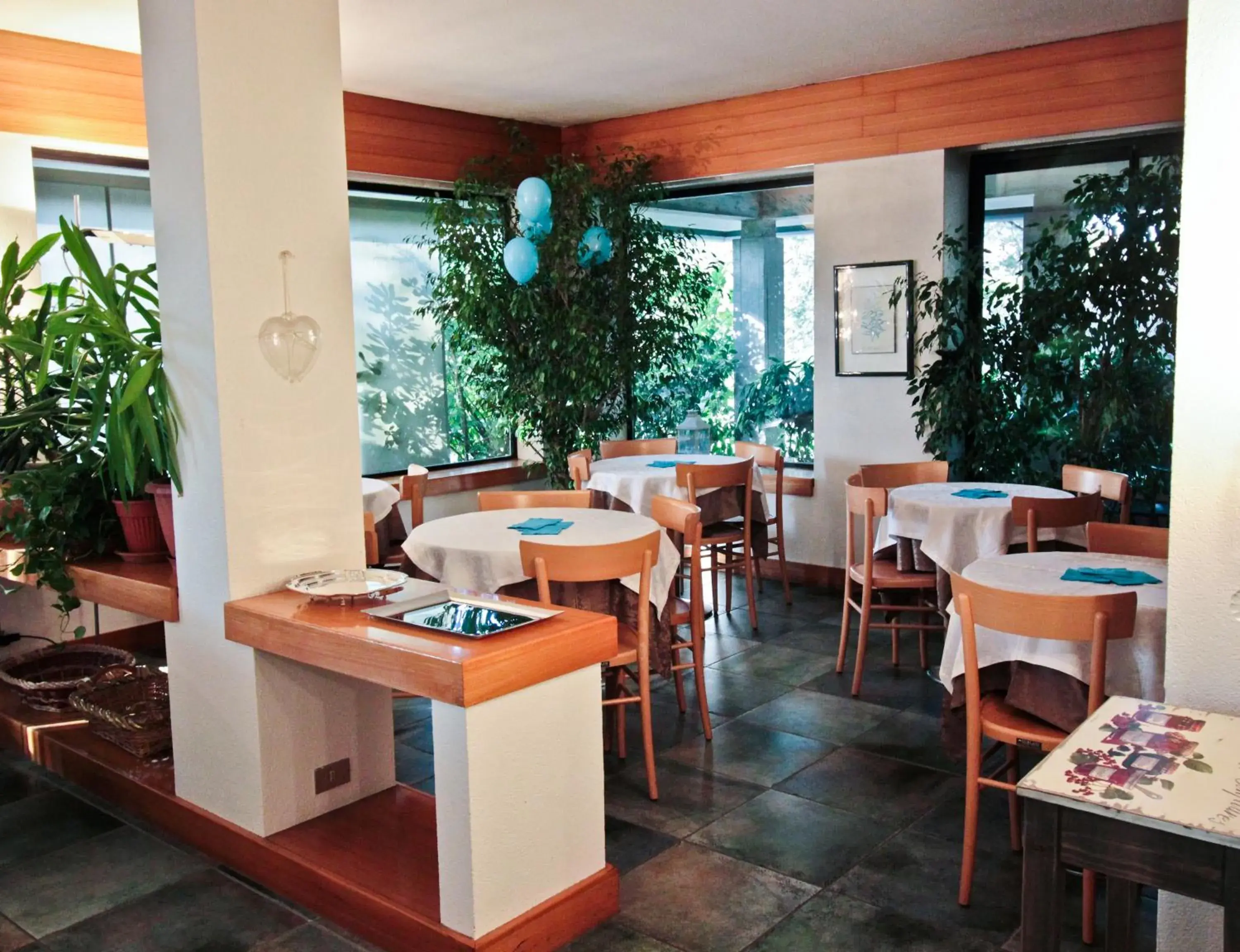 Restaurant/Places to Eat in Hotel Canturio