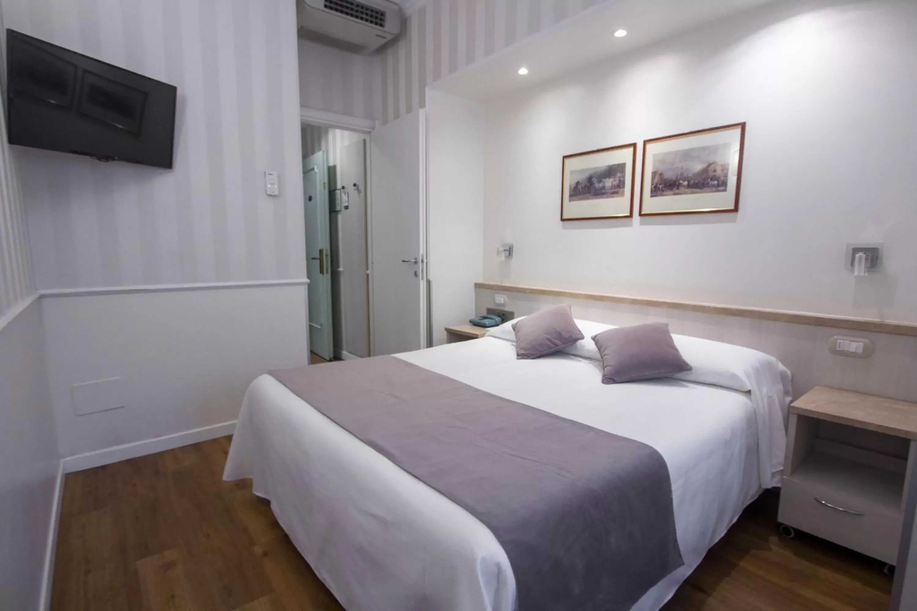 Bedroom, Bed in Hotel Flora Bedroom, Bed in Hotel Flora