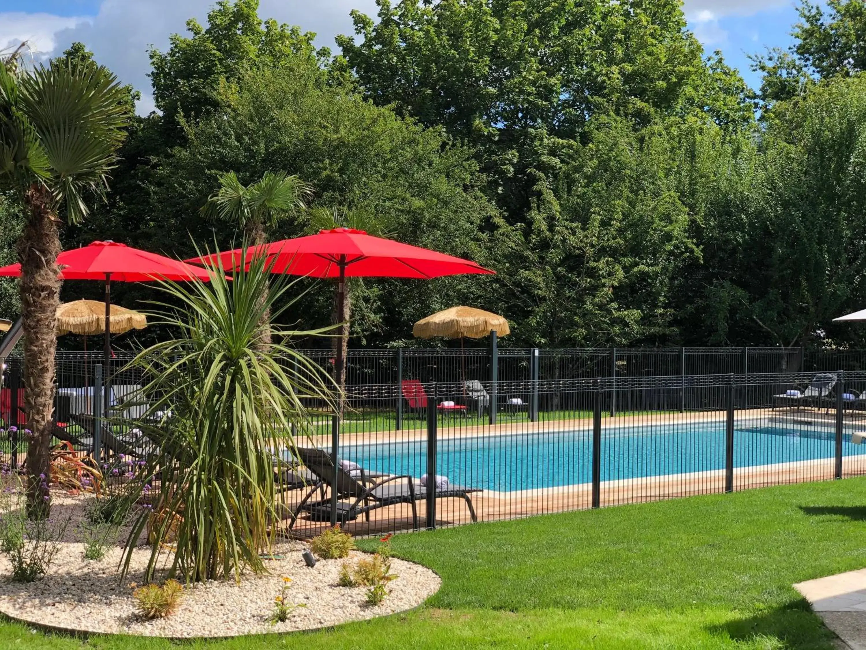 Garden, Swimming Pool in Hotel Restaurant Du Parc Saumur Logis Elégance