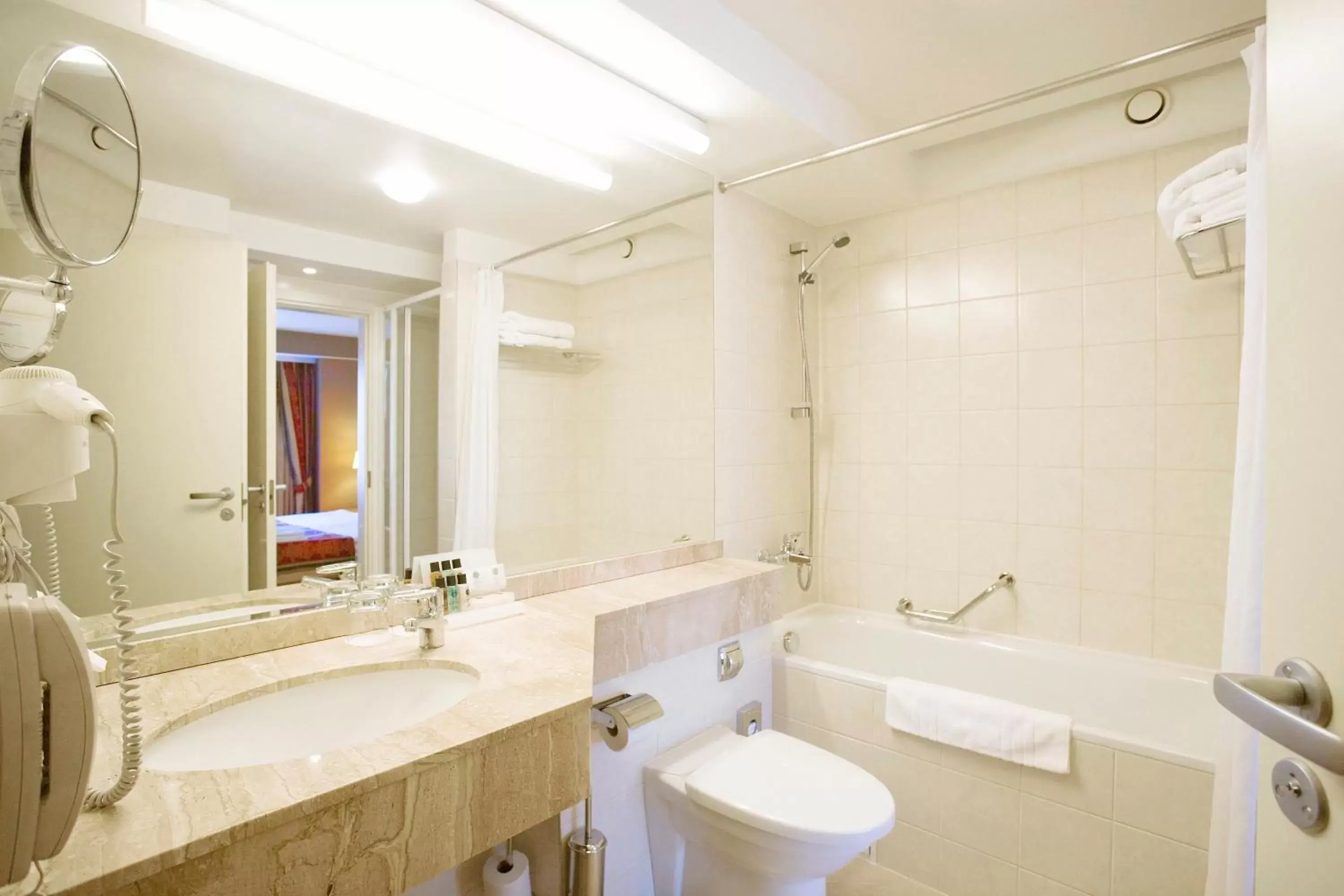 Bedroom, Bathroom in VILNIUS PARK PLAZA HOTEL, Restaurant, Bar, Conference & Banquet Center