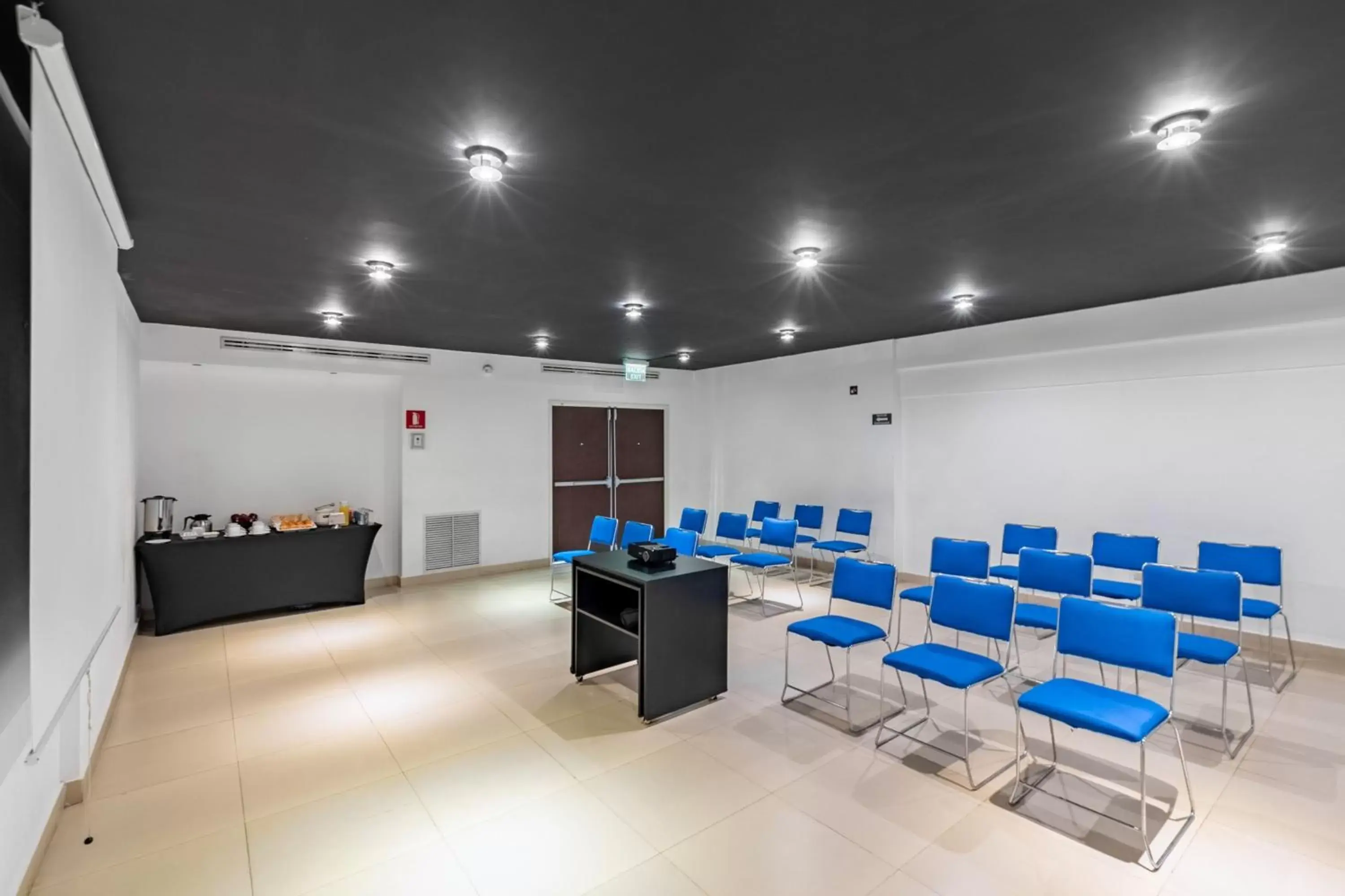 Meeting/conference room in City Express Junior by Marriott Veracruz Aeropuerto