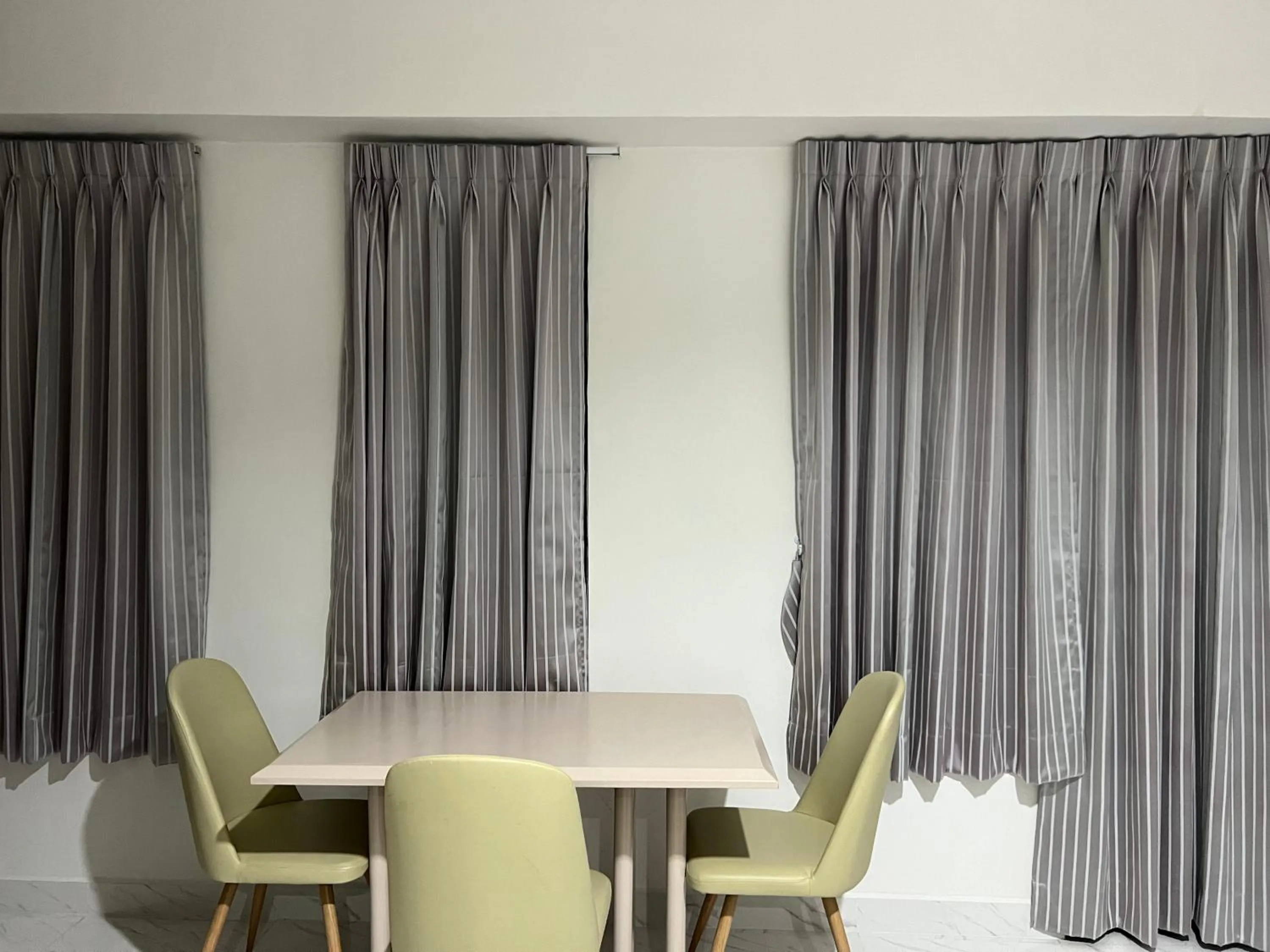 Seating area in Mall Suites Hotel