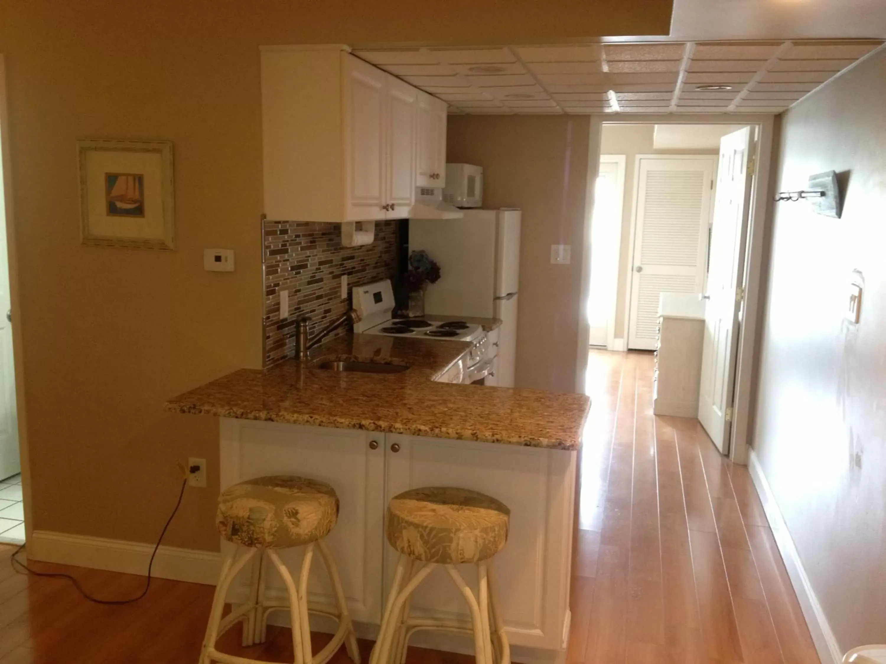 Kitchen or kitchenette, Kitchen/Kitchenette in Biscayne Suites