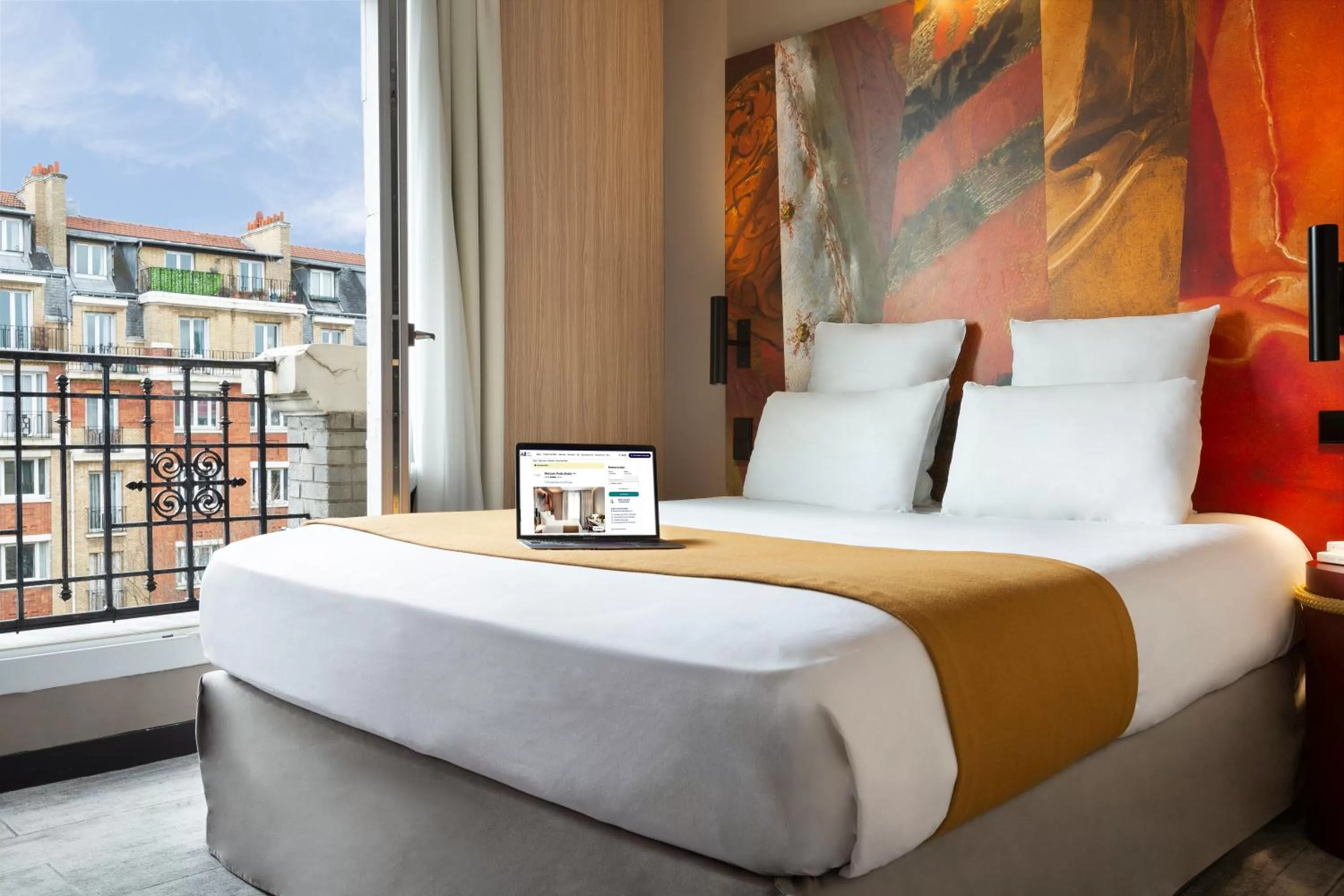 Bed in Mercure Paris Alesia