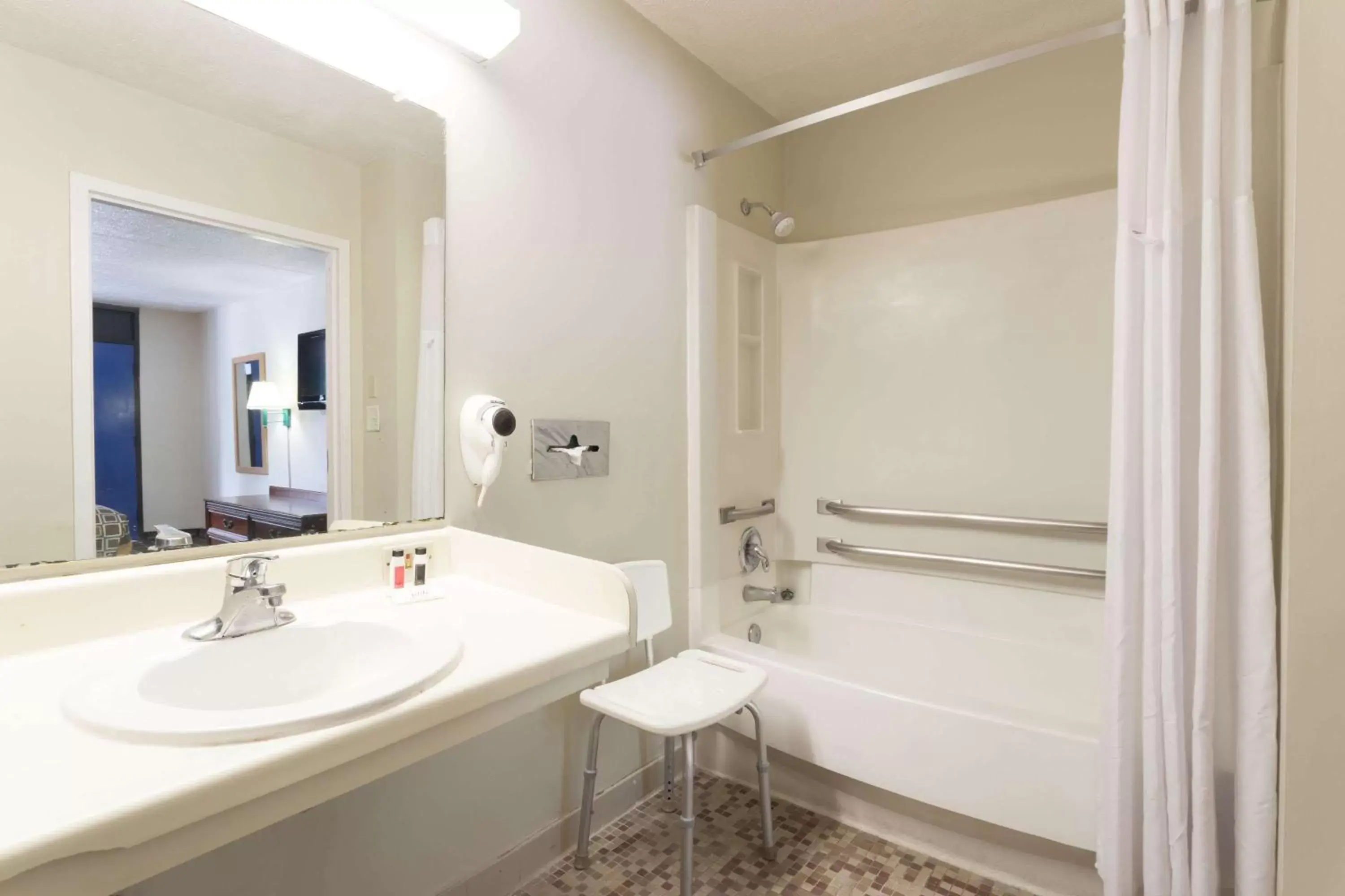 Bathroom in Travelodge by Wyndham Savannah Area/Richmond Hill