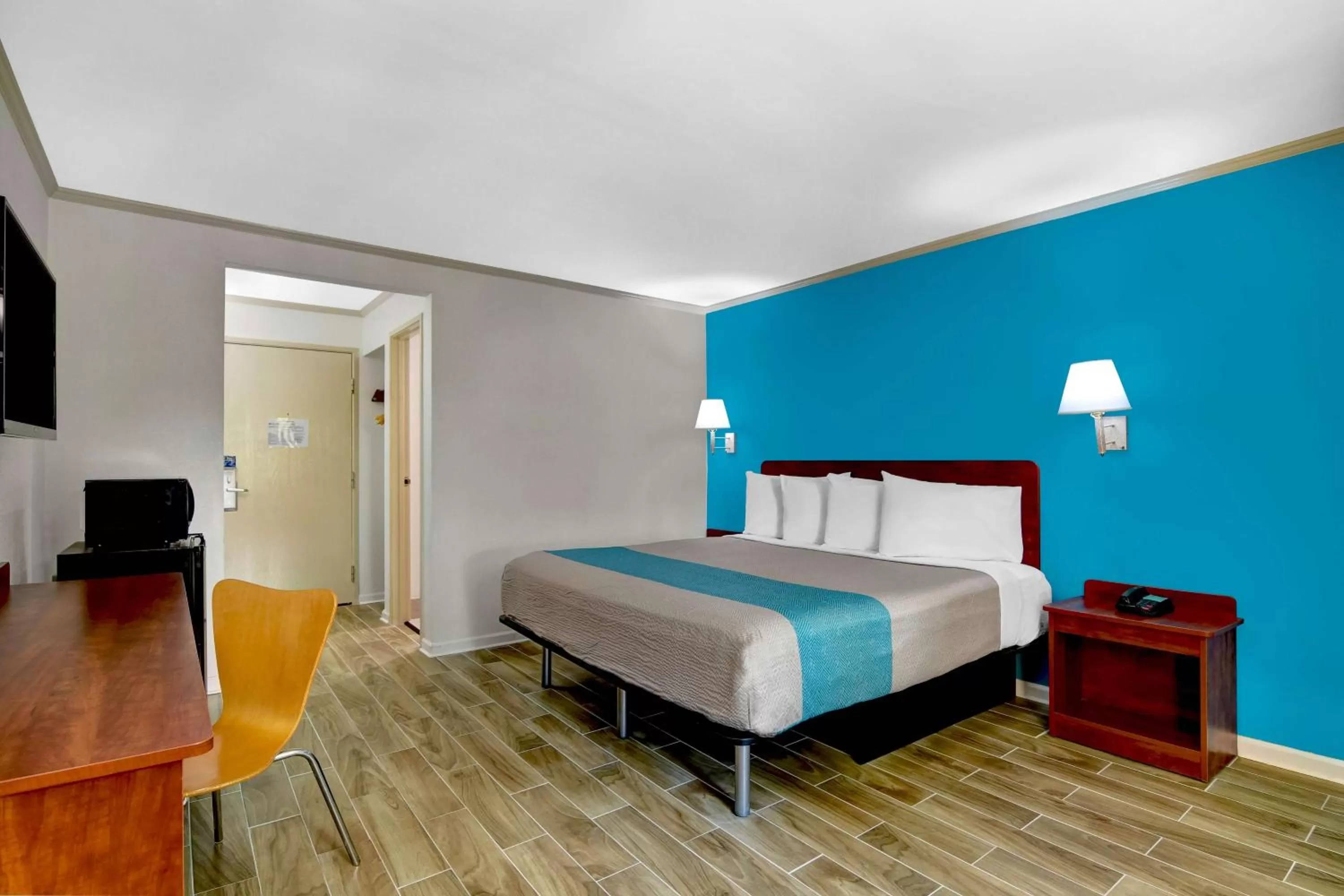 Photo of the whole room, Bed in Motel 6-Norcross, GA