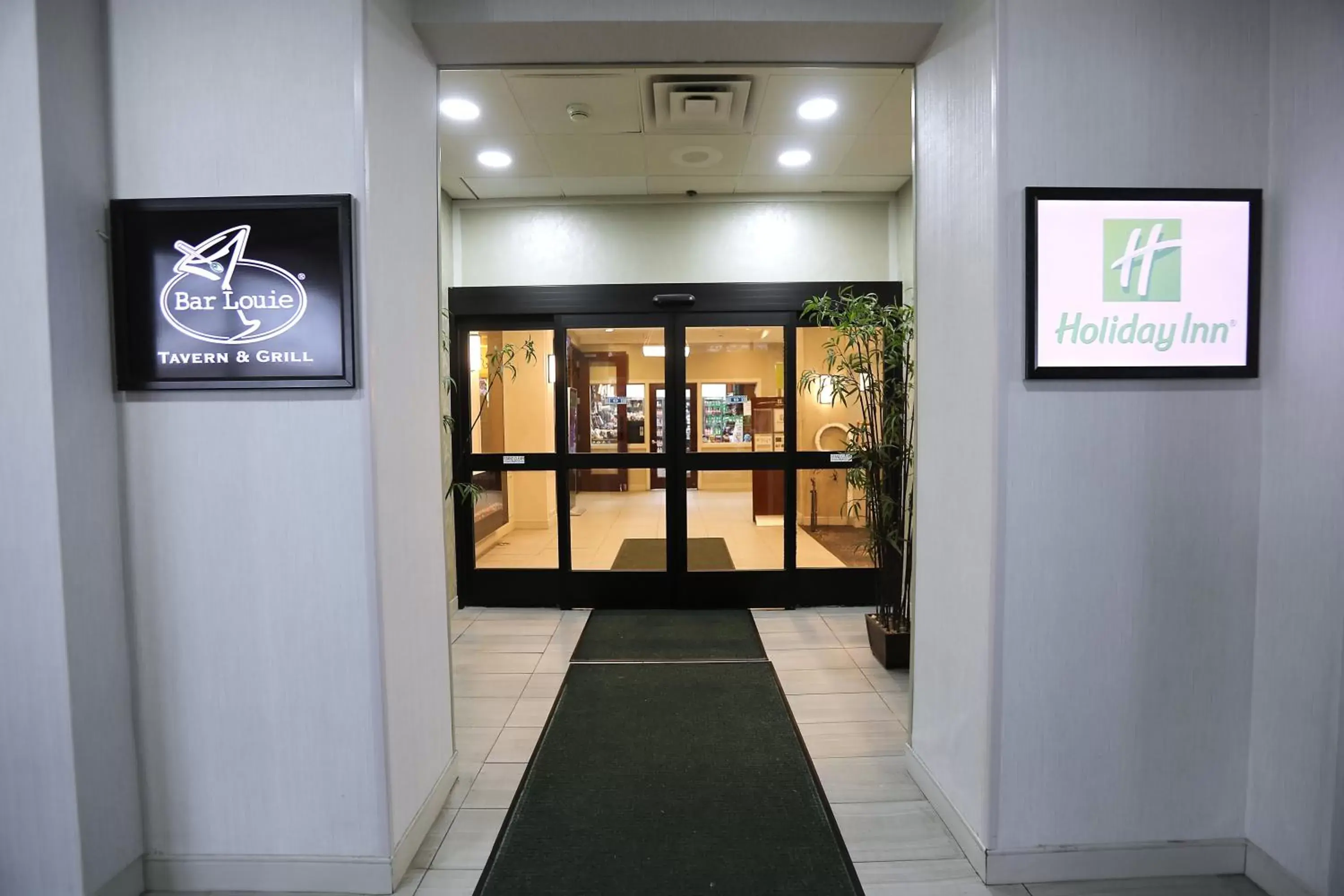 Property building in Holiday Inn O'Hare Area by IHG Property building in Holiday Inn O'Hare Area by IHG