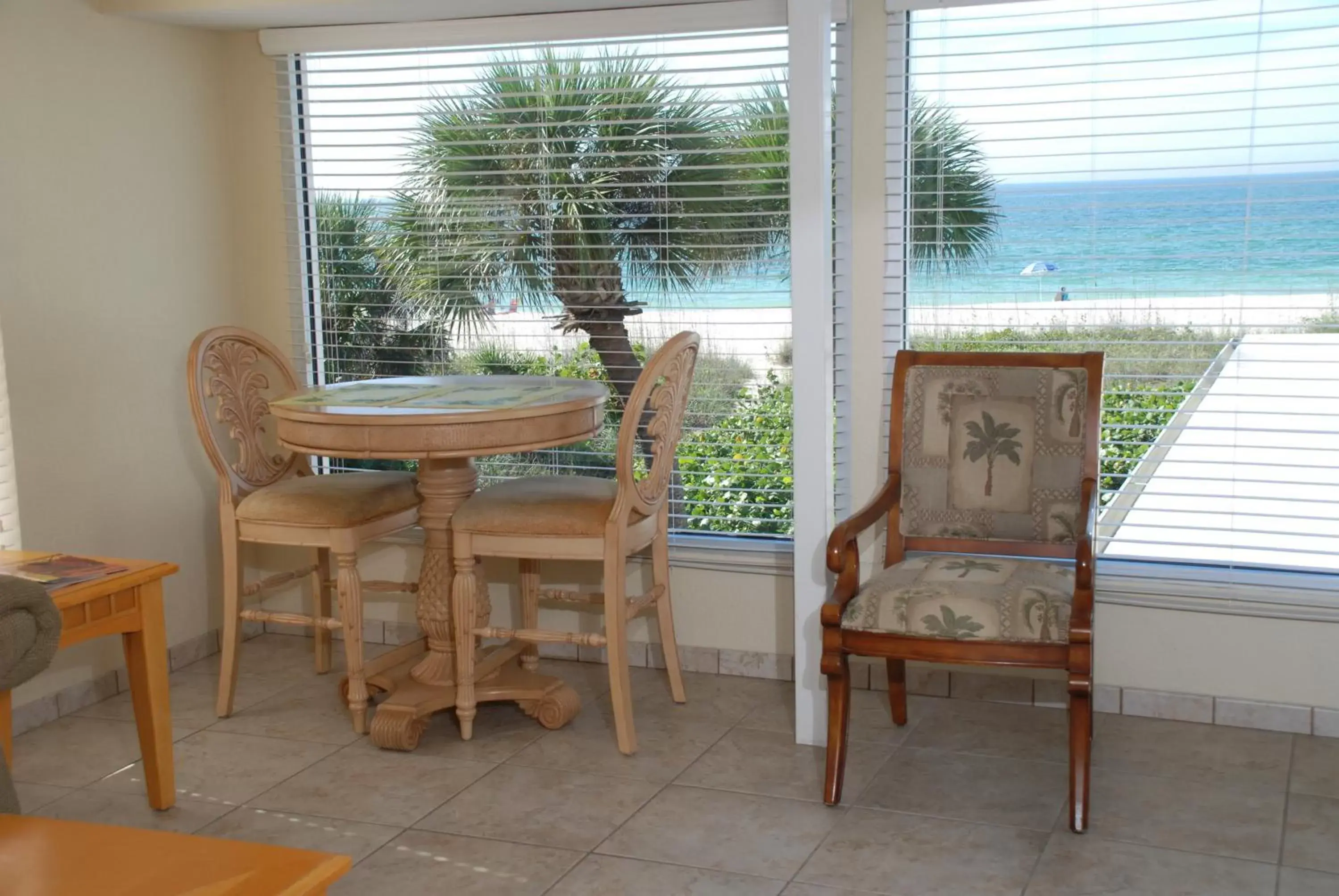 Beach Side One-Bedroom Suite- Non Smoking in A Beach Retreat on Casey Key