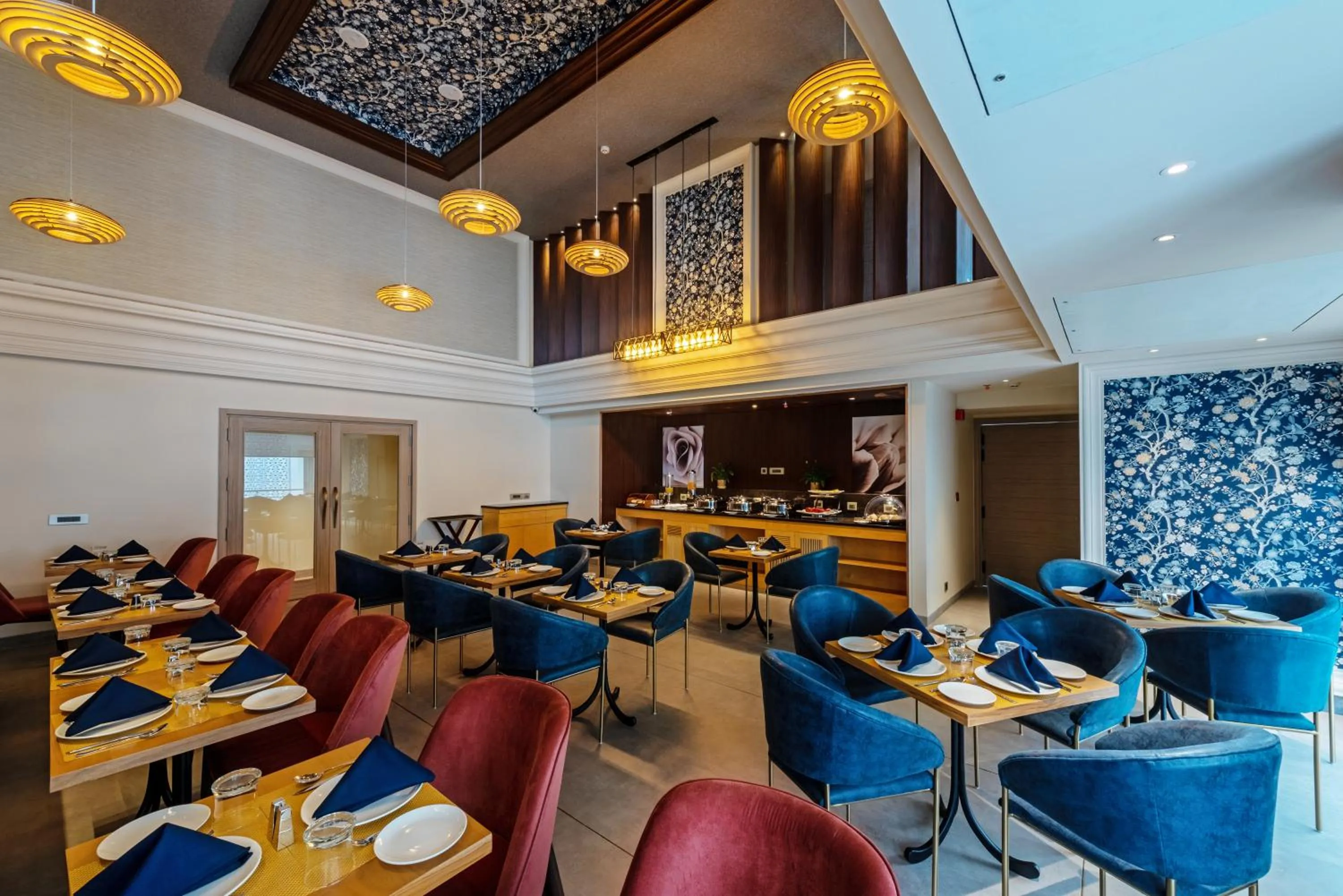 Restaurant/places to eat in Hotel Saket 27