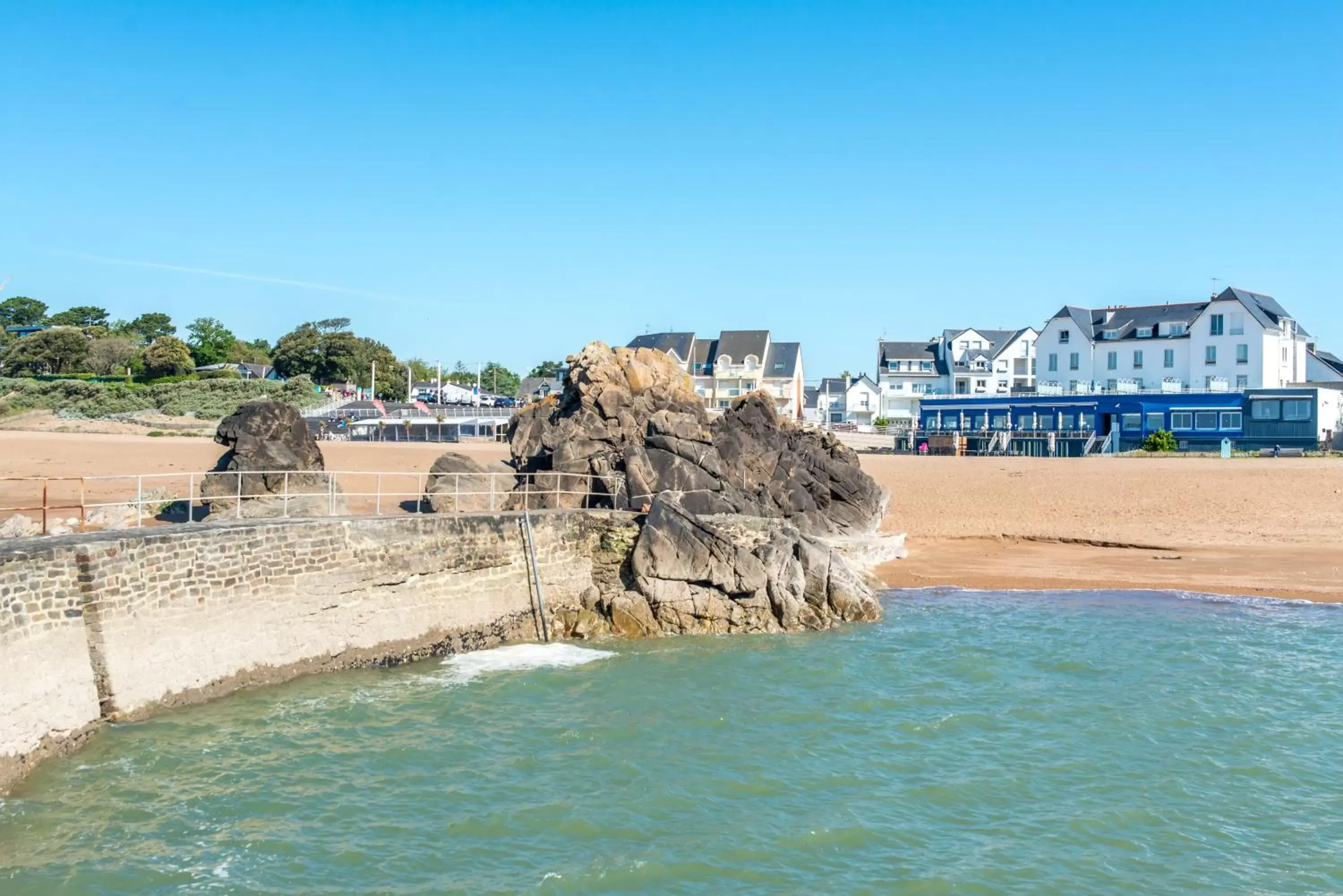 Neighbourhood, Beach in Best Western Hotel De La Plage Saint Marc sur Mer