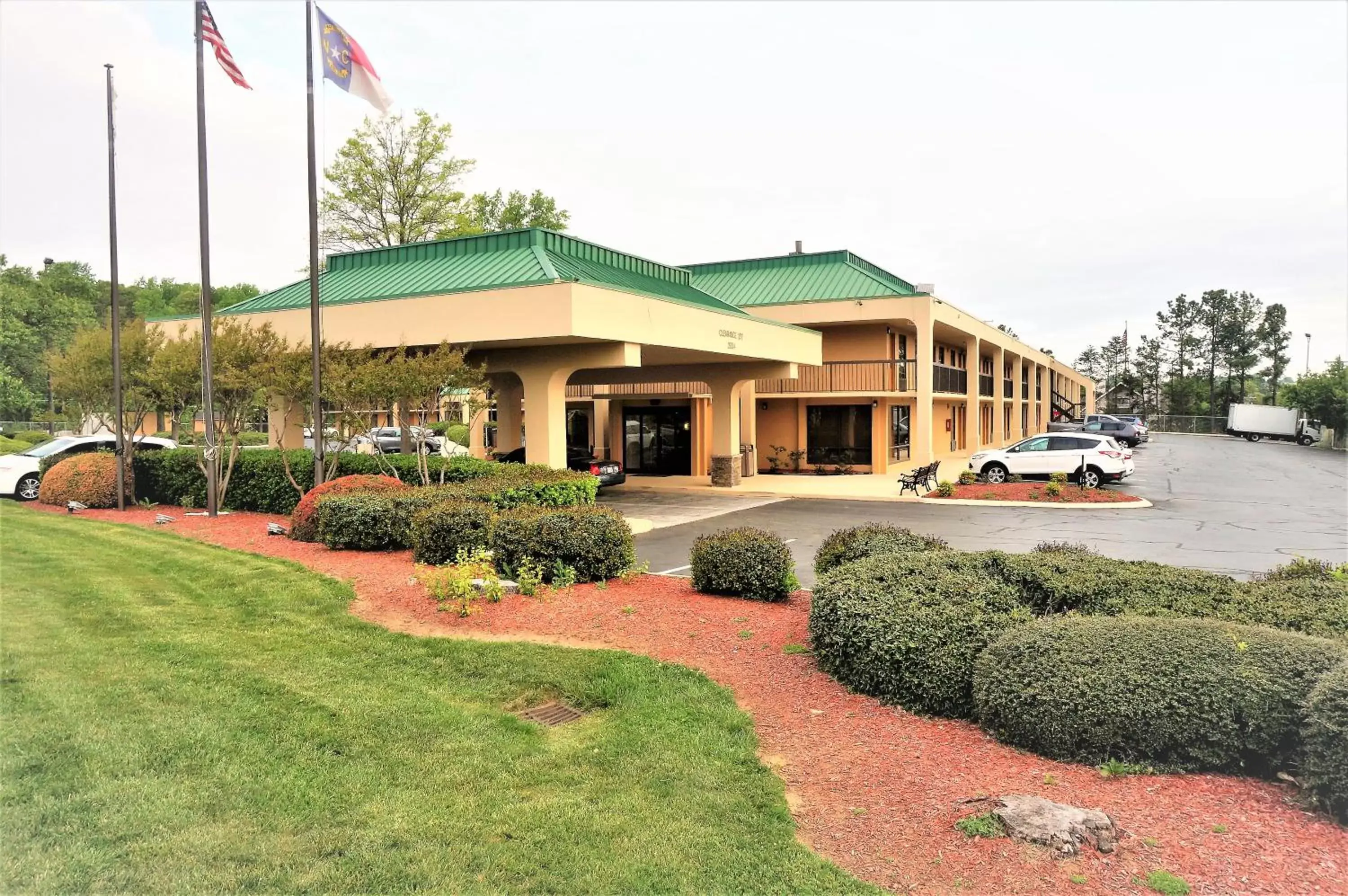 Property Building in Howard Johnson by Wyndham Greensboro Near the Coliseum