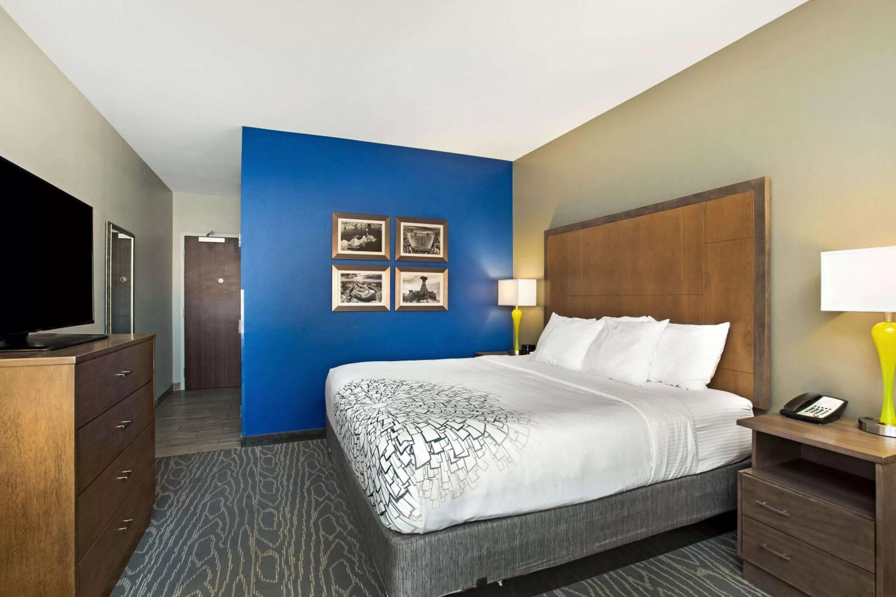 Photo of the whole room, Bed in La Quinta by Wyndham Page at Lake Powell