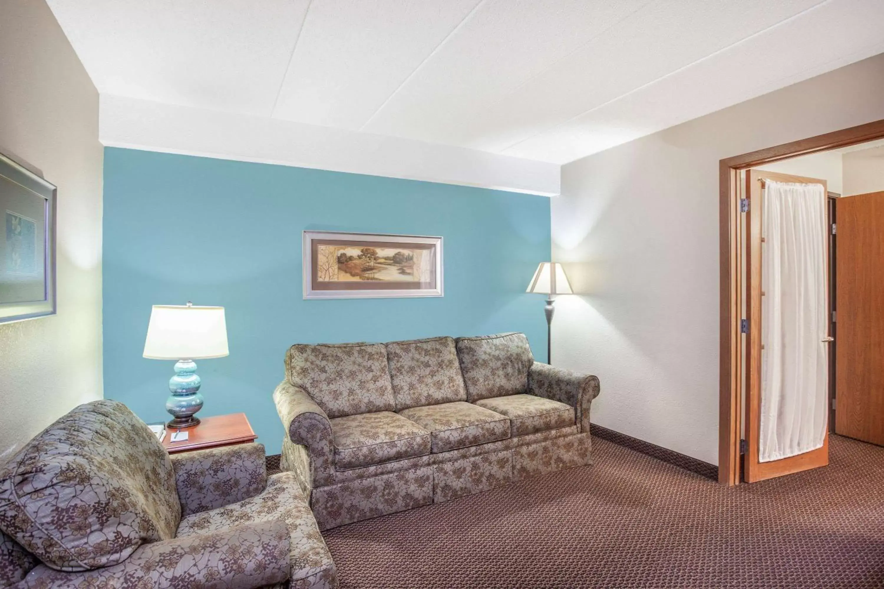 Living room, Seating Area in AmericInn by Wyndham St. Peter