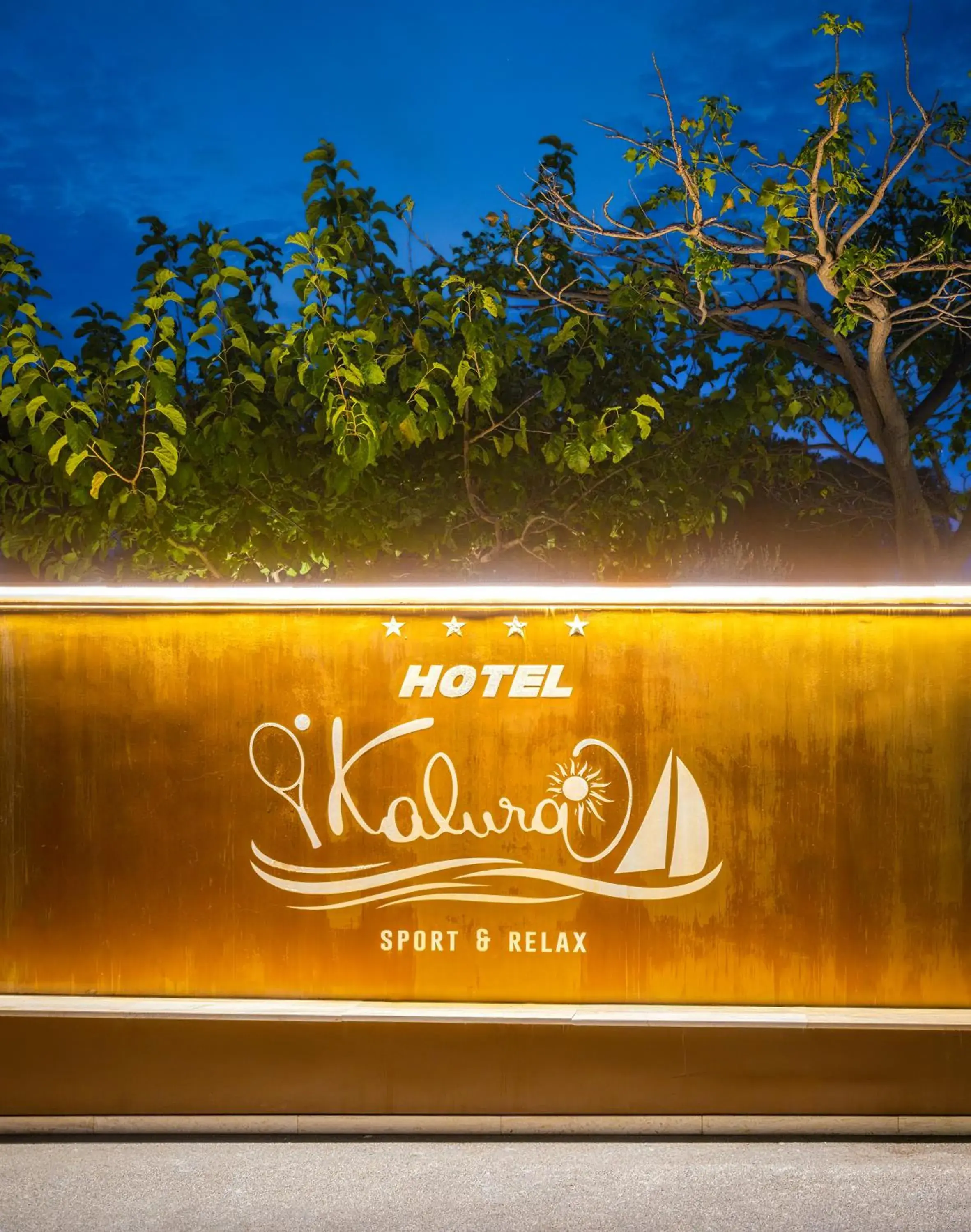 Facade/entrance, Property Logo/Sign in Hotel Kalura