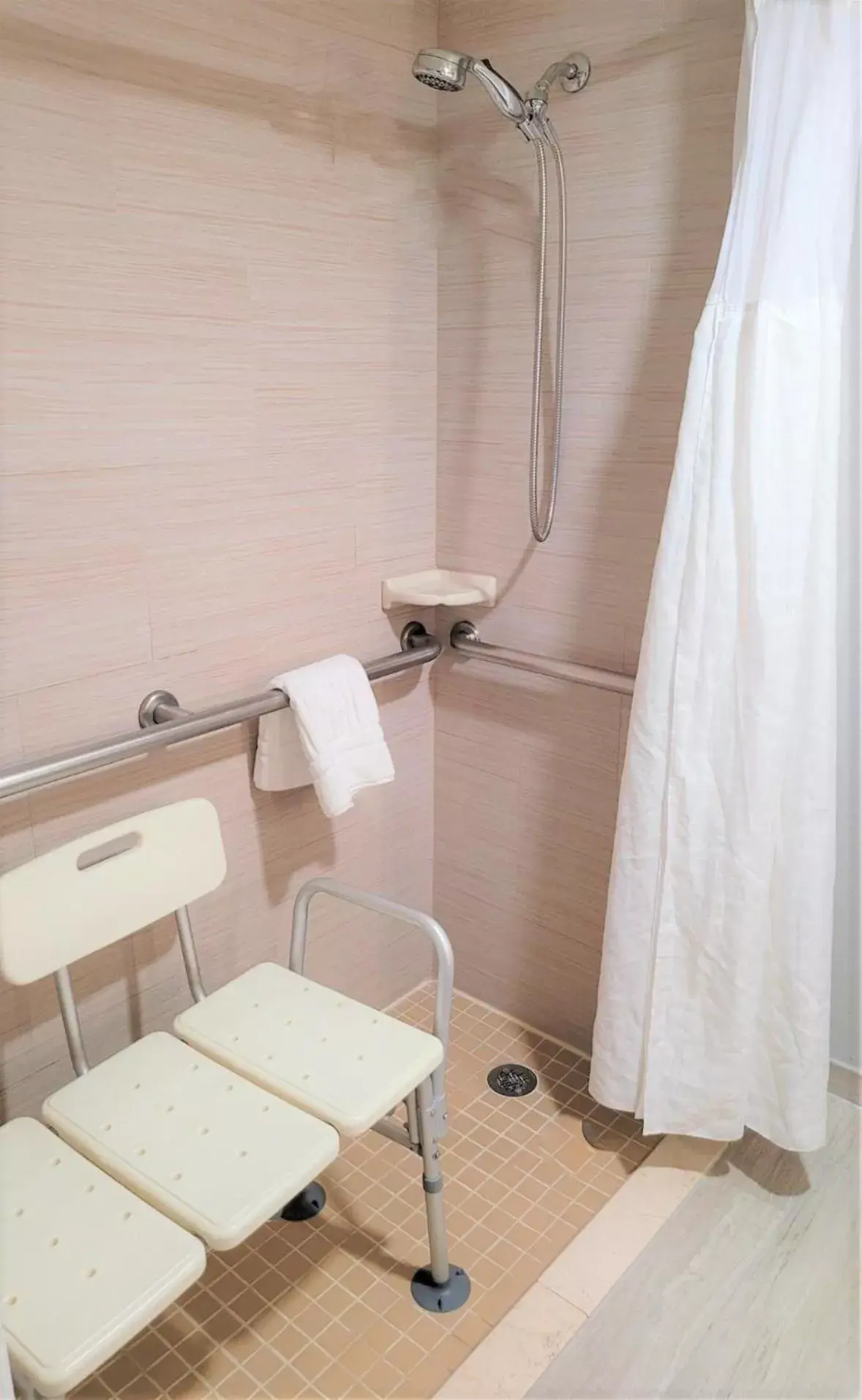 Bathroom in Comfort Inn & Suites Alexandria West