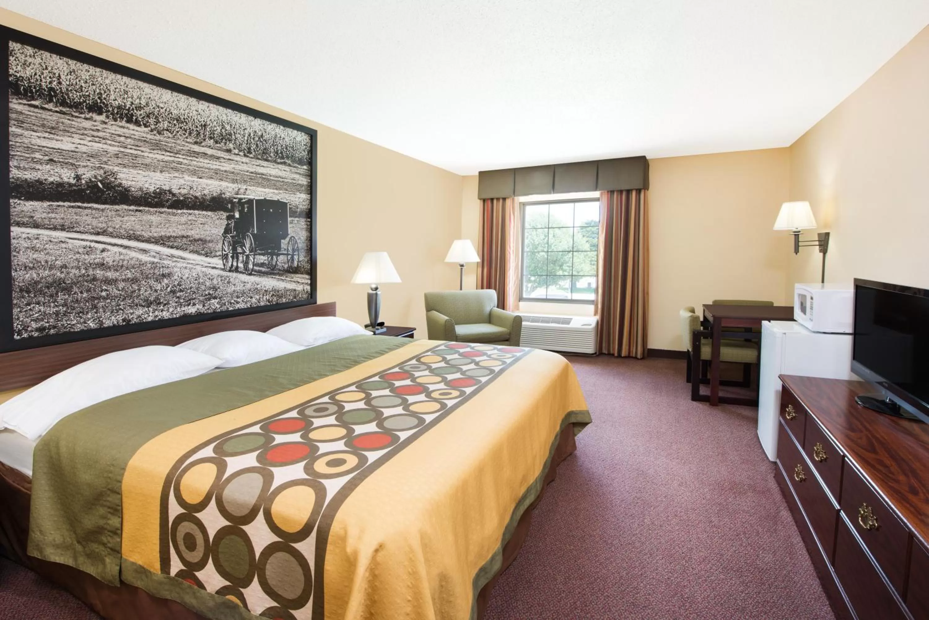 Photo of the whole room, Bed in Super 8 by Wyndham Lamar