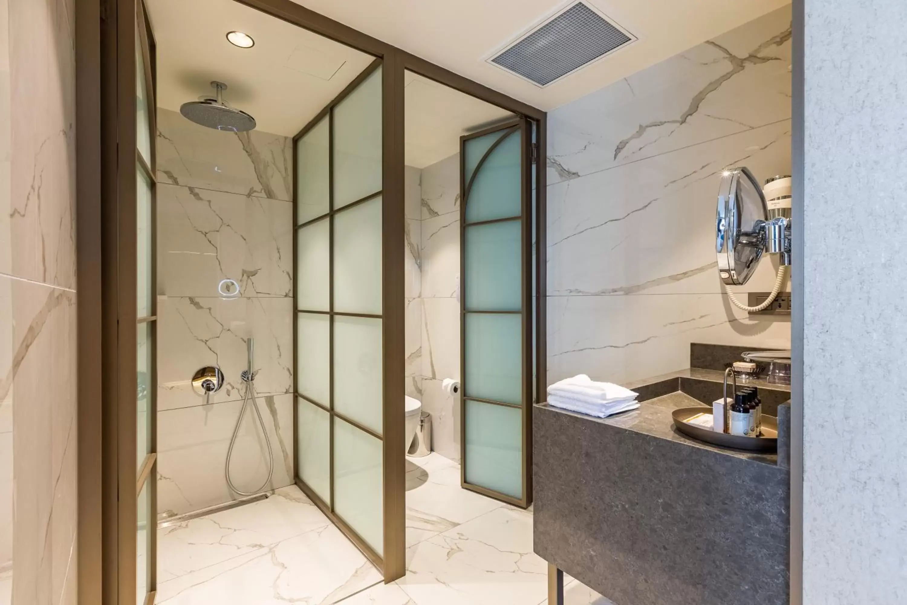 Bathroom in Stayso The House Hotel Bathroom in Stayso The House Hotel