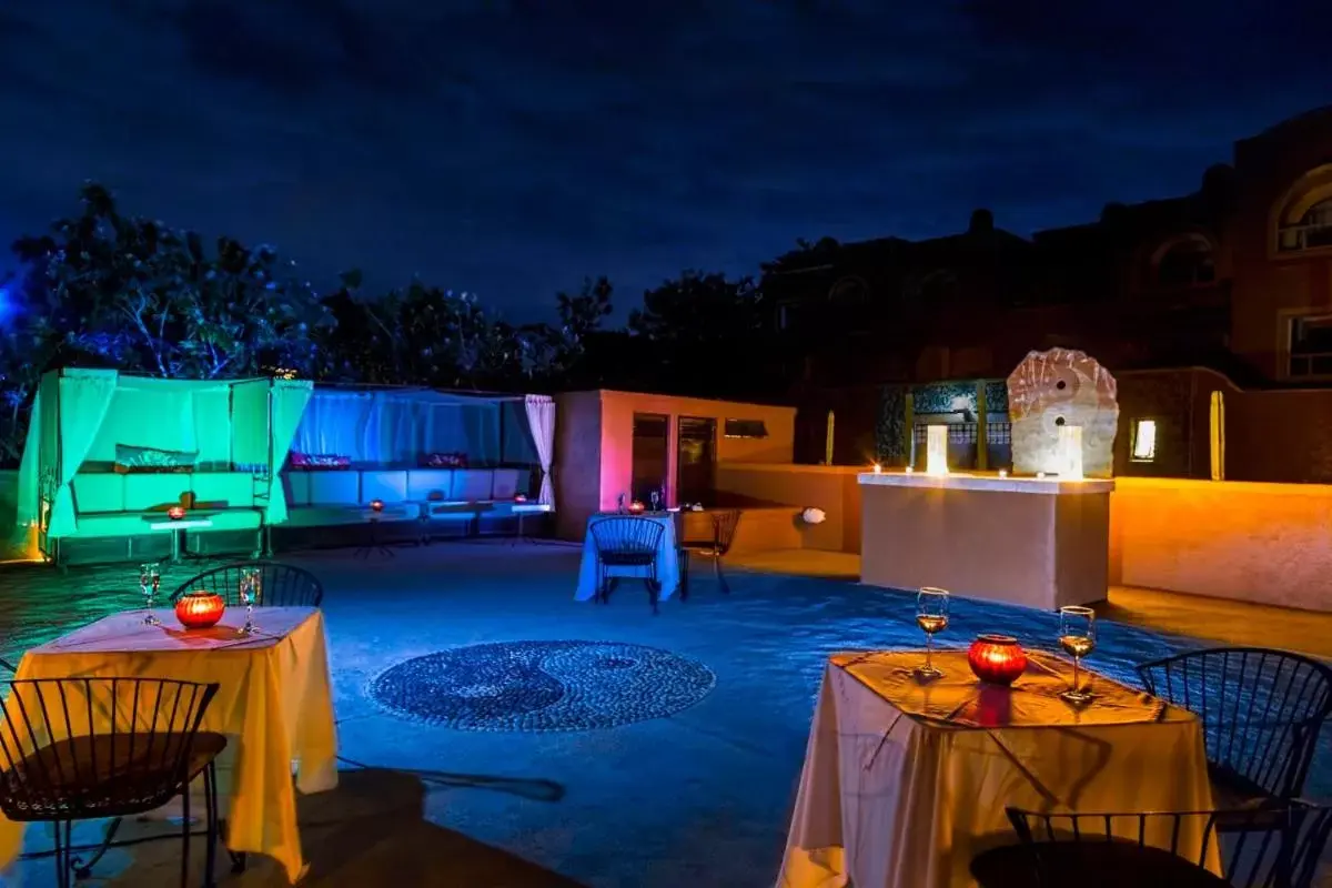 Lounge or bar, Patio/Outdoor Area in Hostal de la Luz - Spa Holistic Resort
