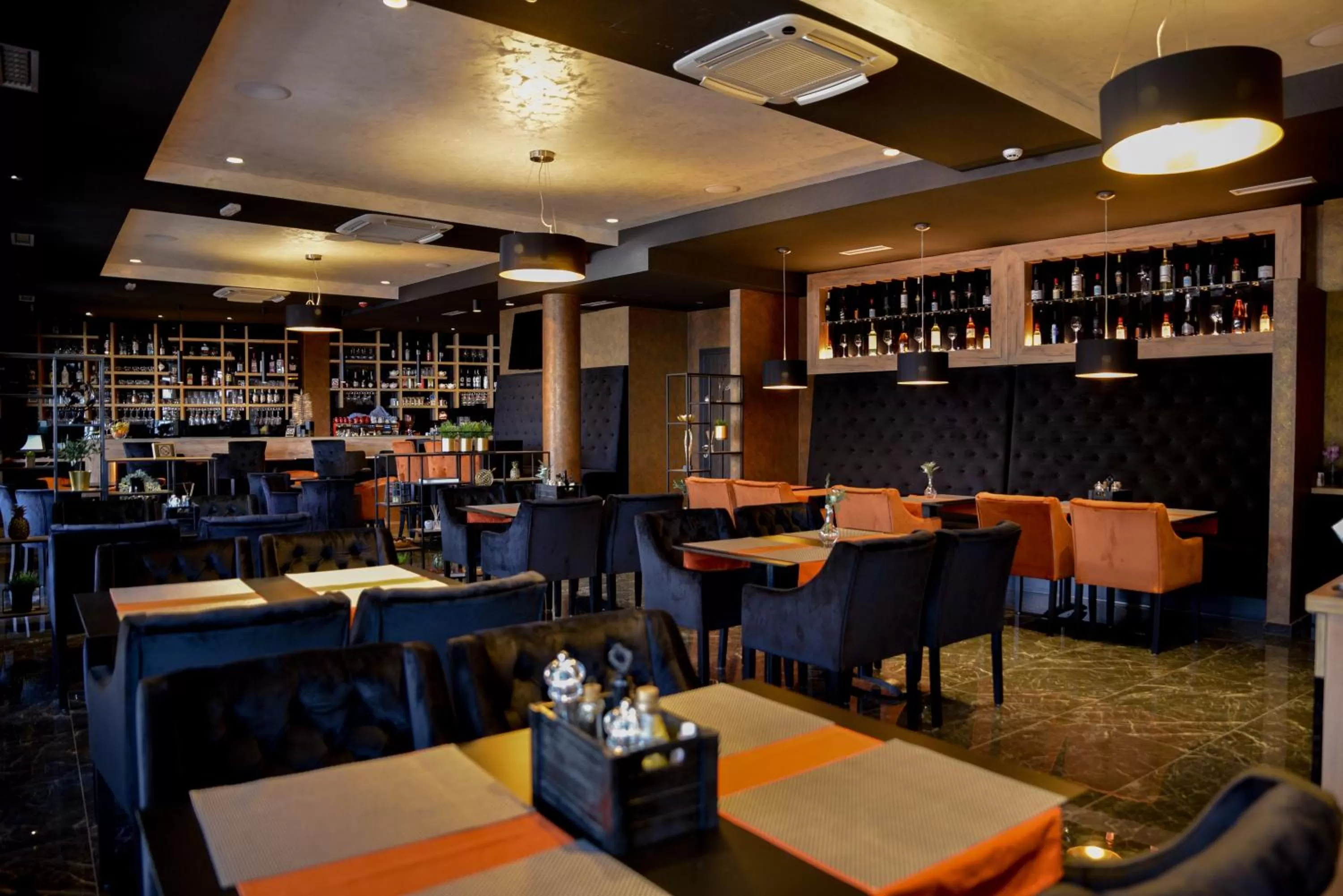 Restaurant/places to eat in Hotel Meduza