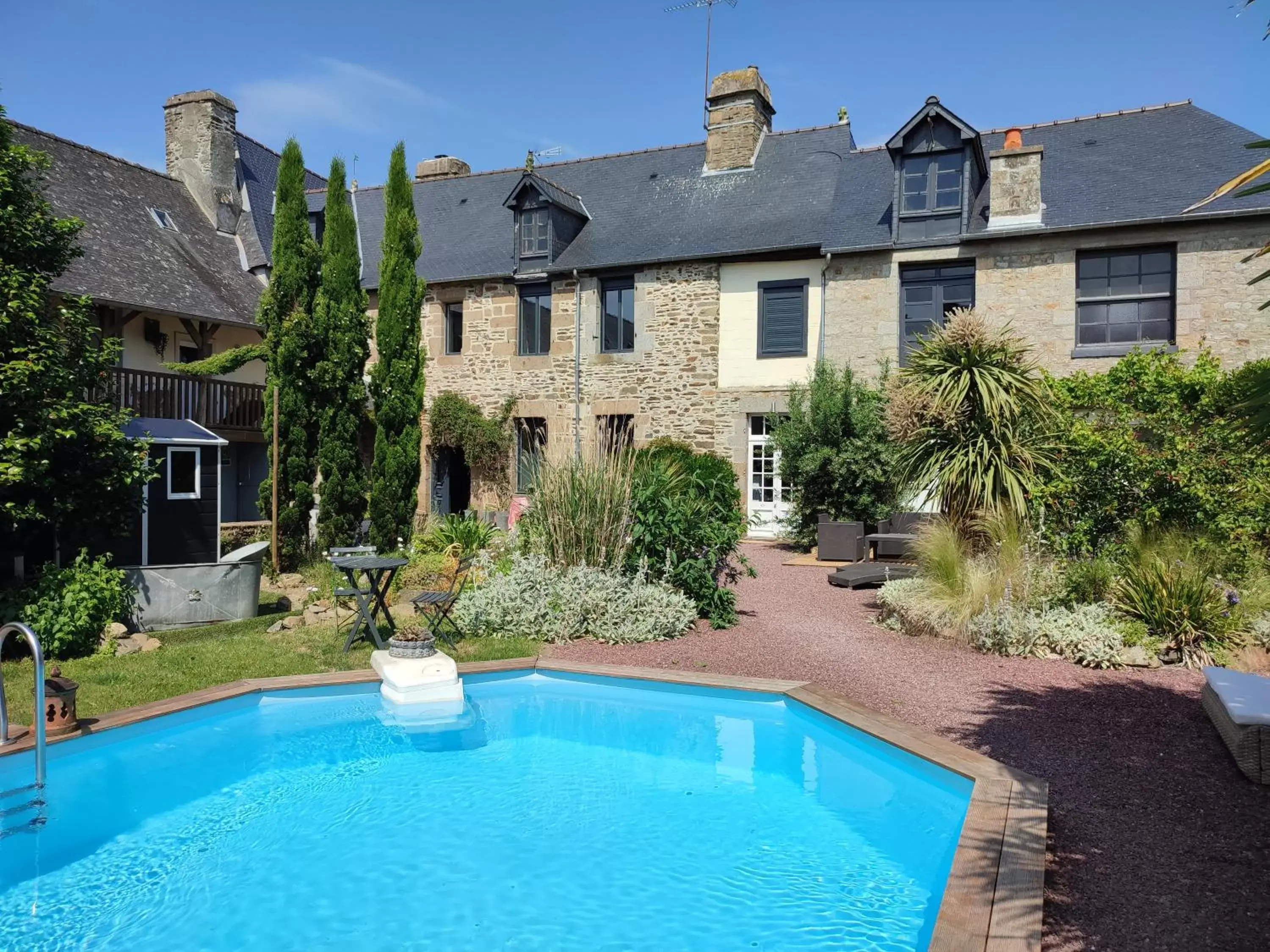 Garden, Swimming Pool in Chambres d'Hotes Le 1900