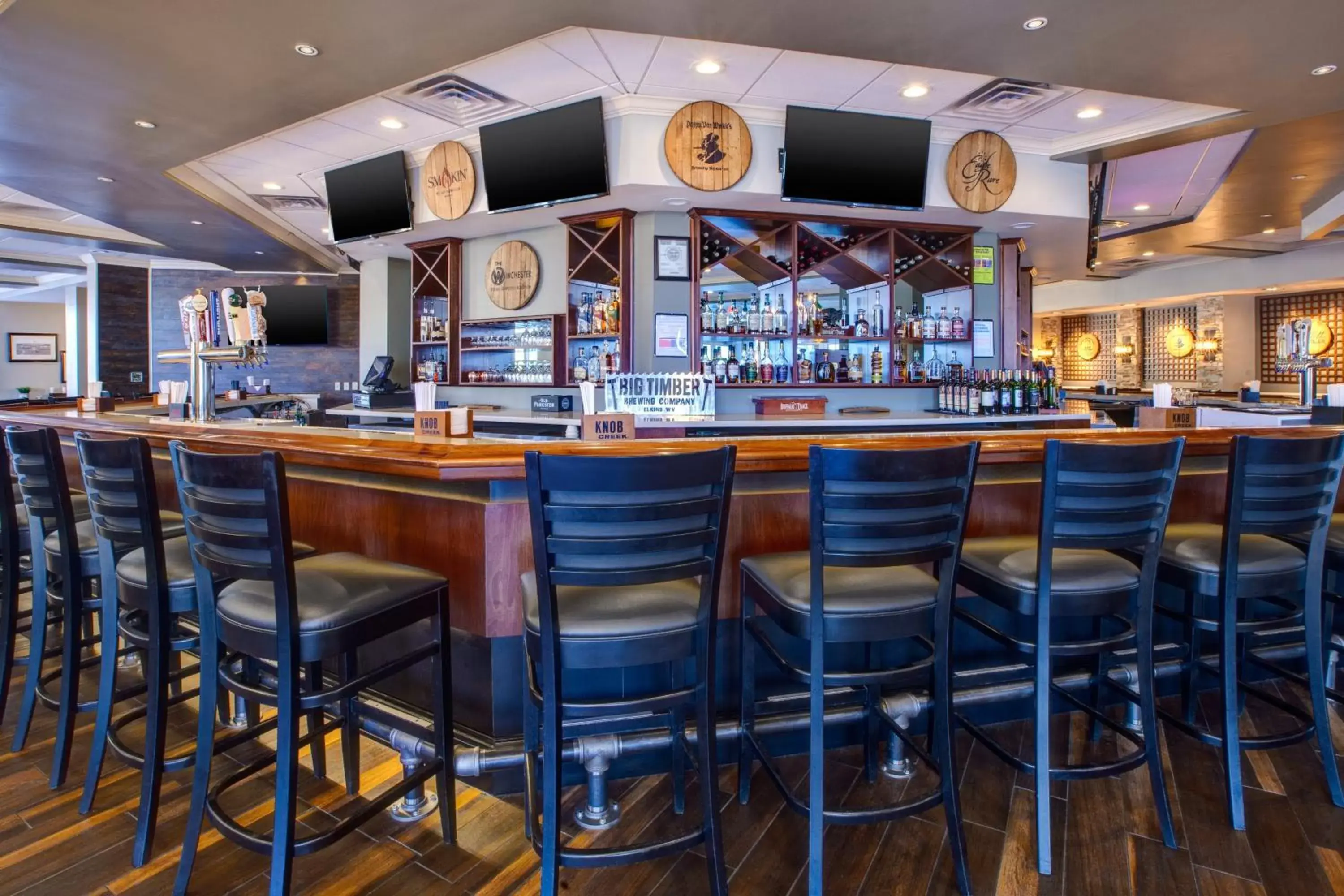 Lounge or bar in Holiday Inn Morgantown-University Area by IHG Lounge or bar in Holiday Inn Morgantown-University Area by IHG