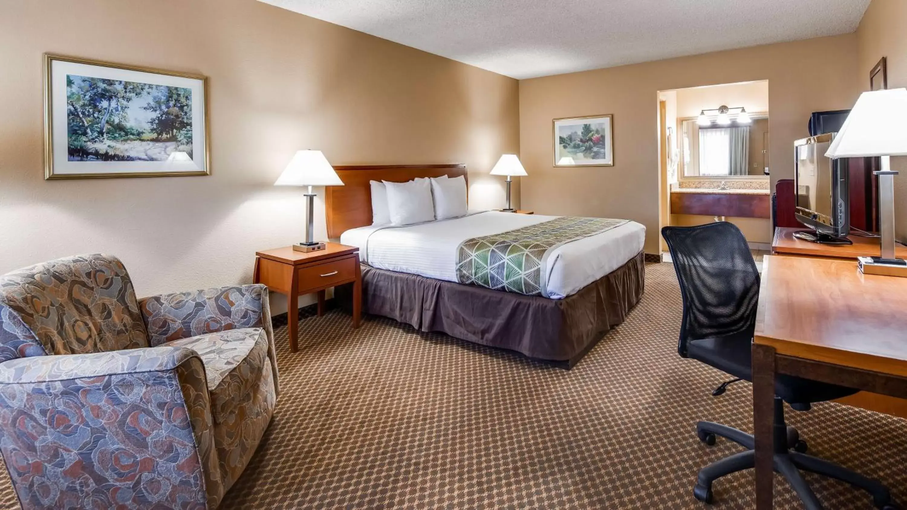 Bedroom in Best Western Cottonwood Inn