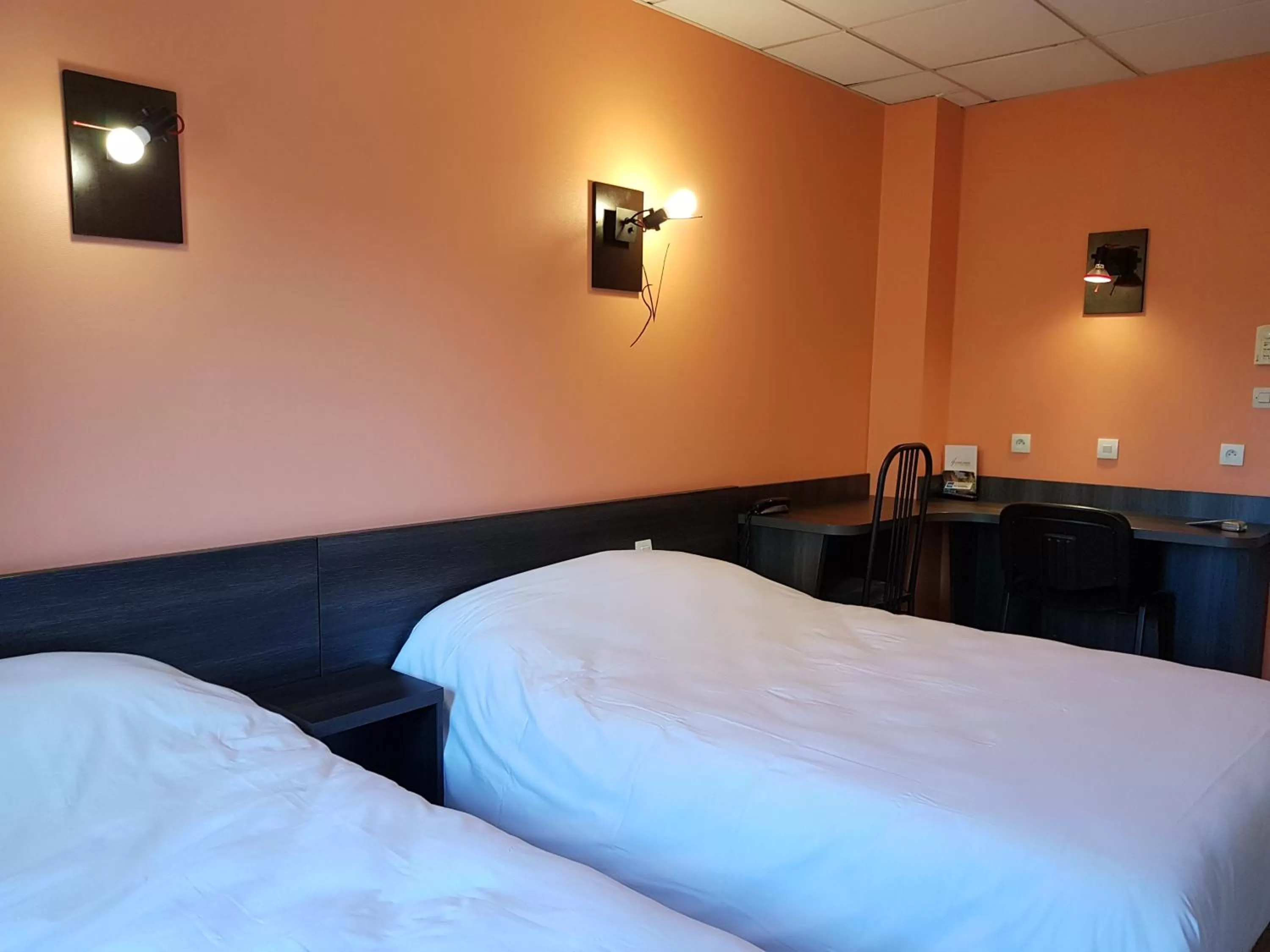 Bed in Hotel Le Saint Vincent Lyon Sud