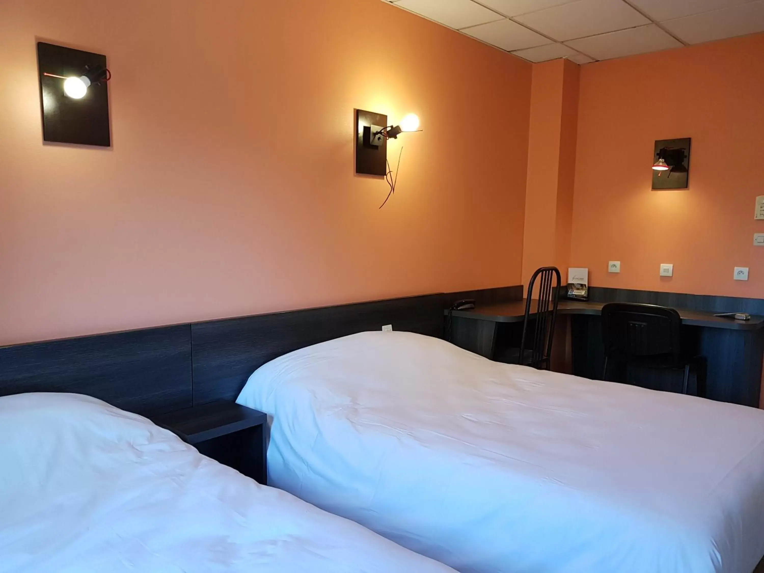 Bed in Hotel Le Saint Vincent Lyon Sud