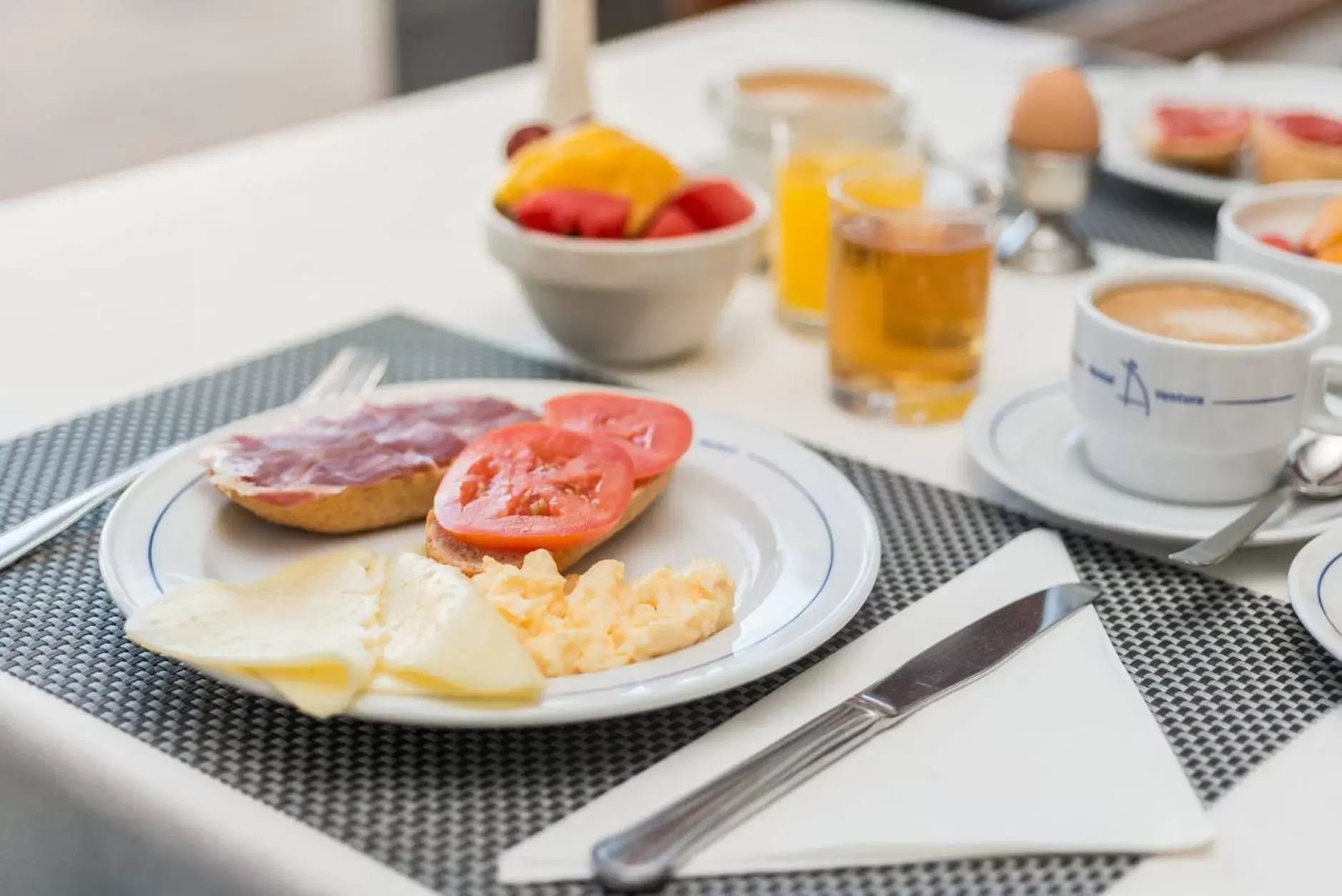 Breakfast in Petit Hotel Hostatgeria La Victoria