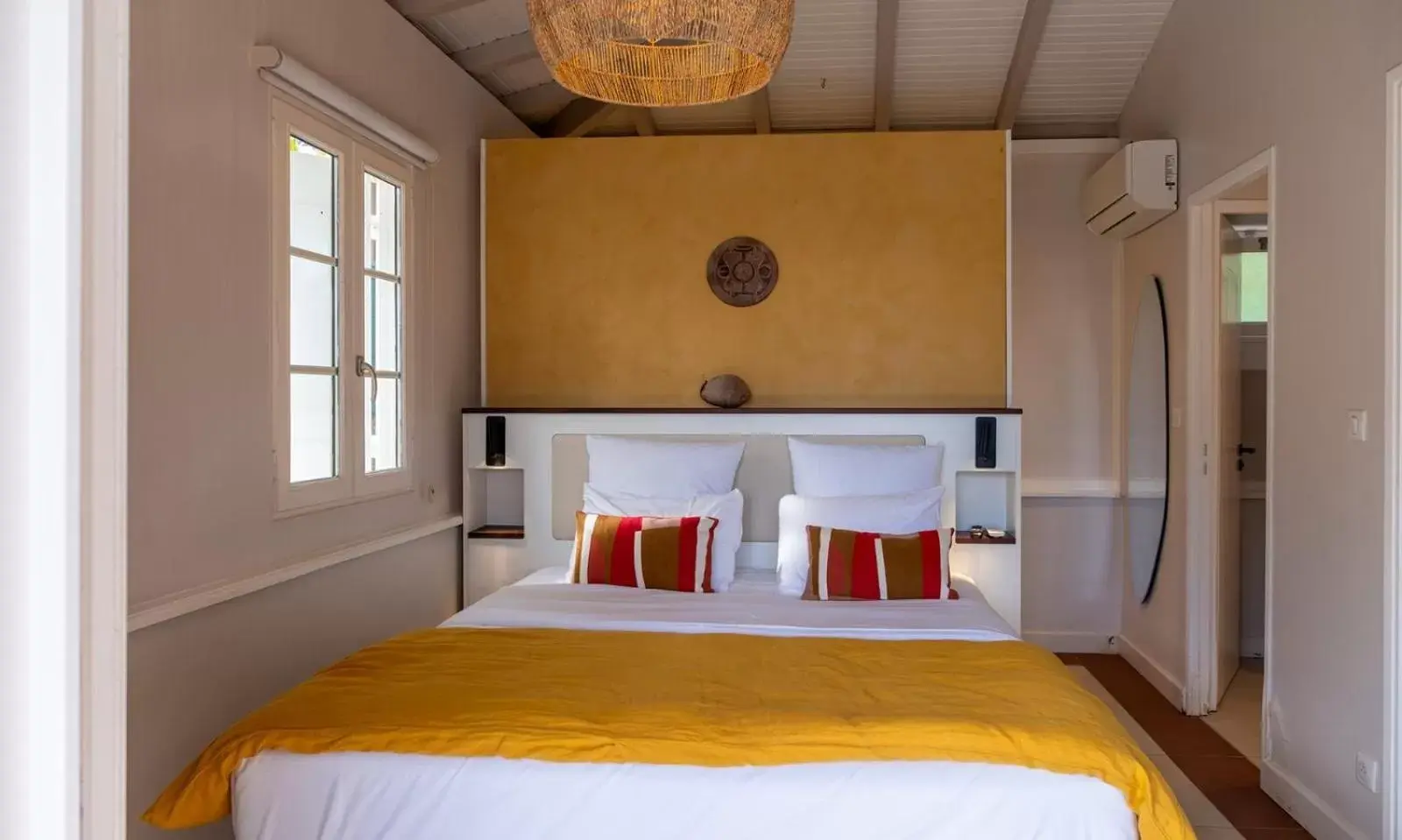 Bed in La Suite Villa