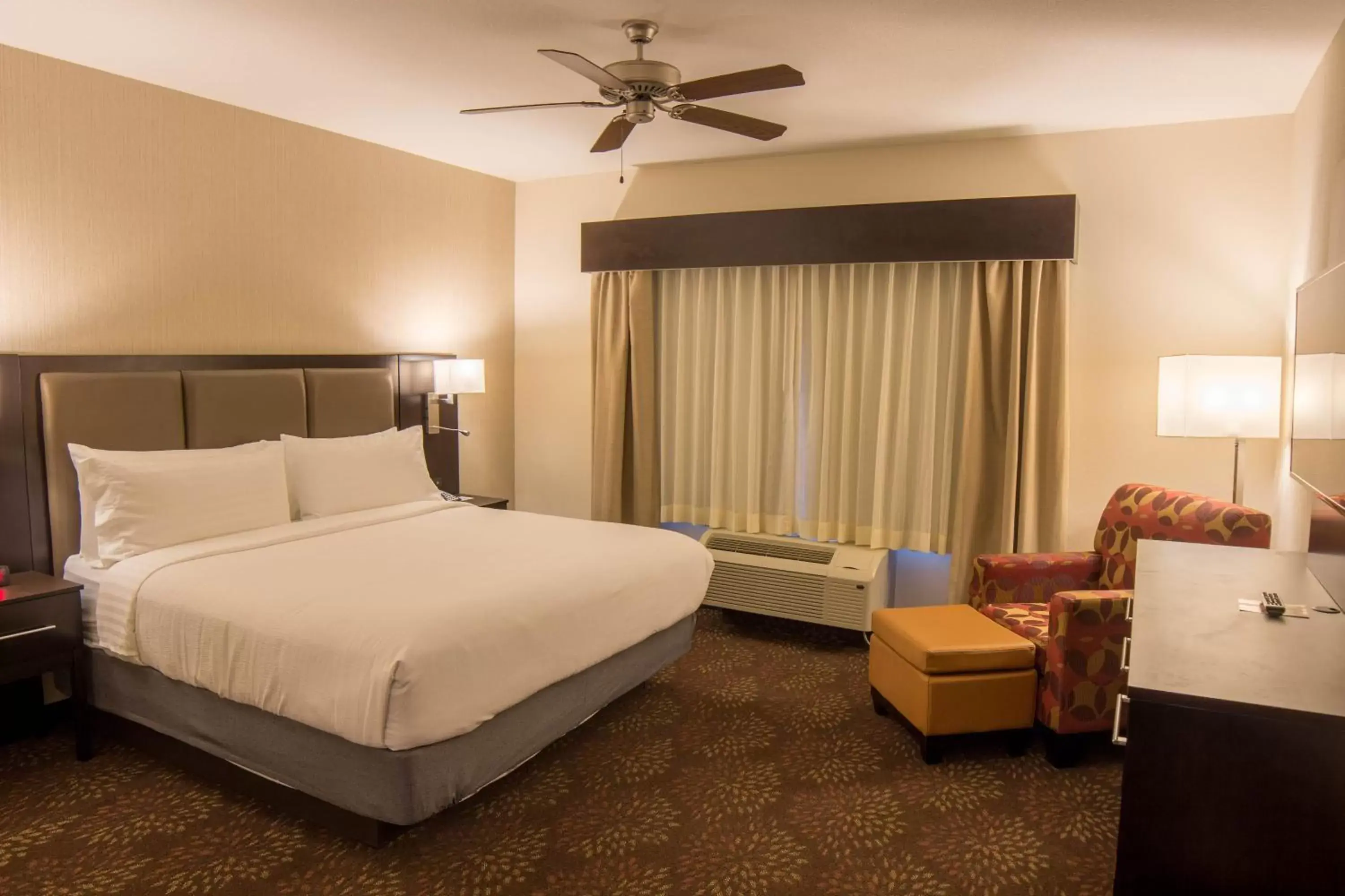 Photo of the whole room, Bed in Holiday Inn Trophy Club, an IHG Hotel