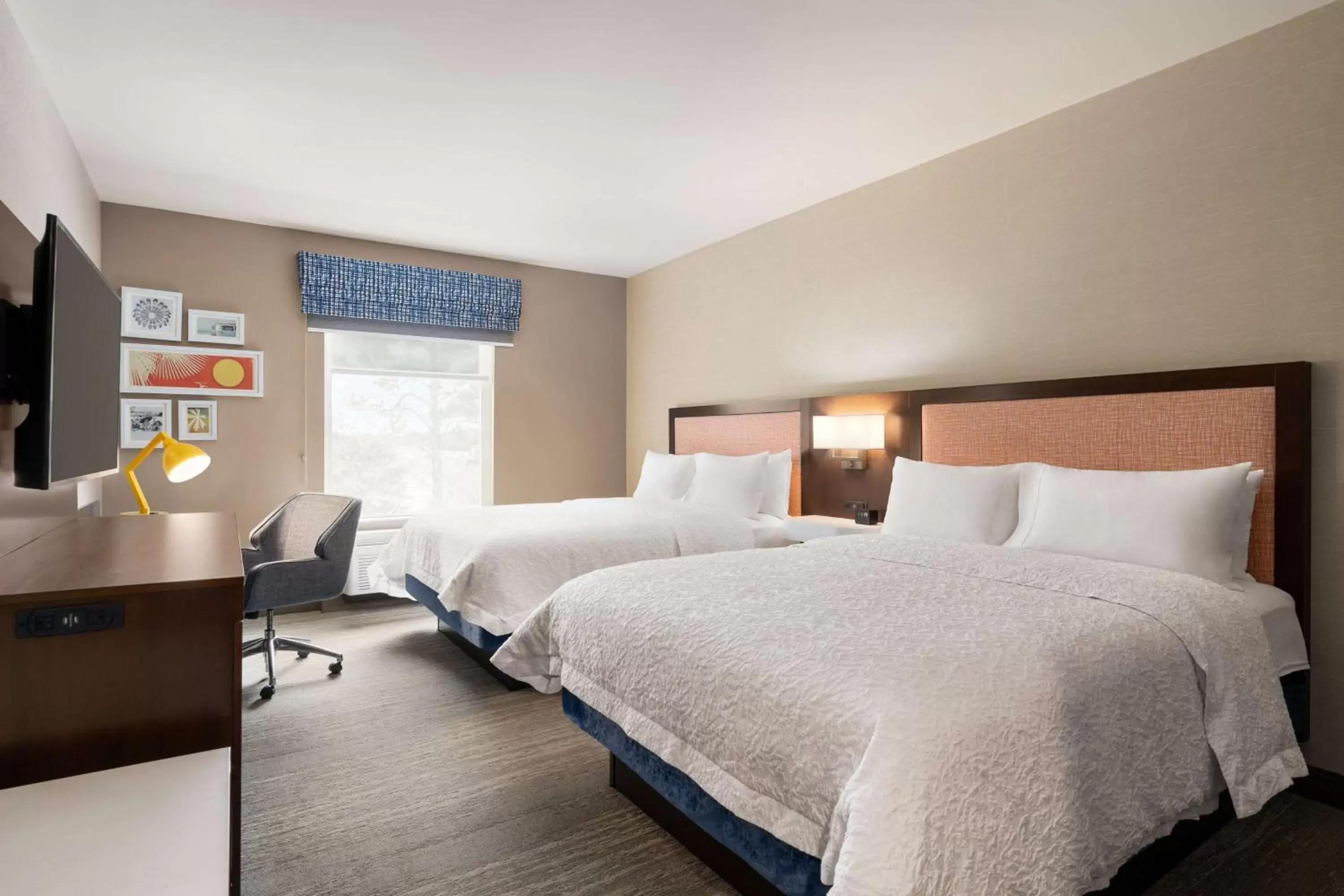 Bed in Hampton Inn & Suites Ocean City West