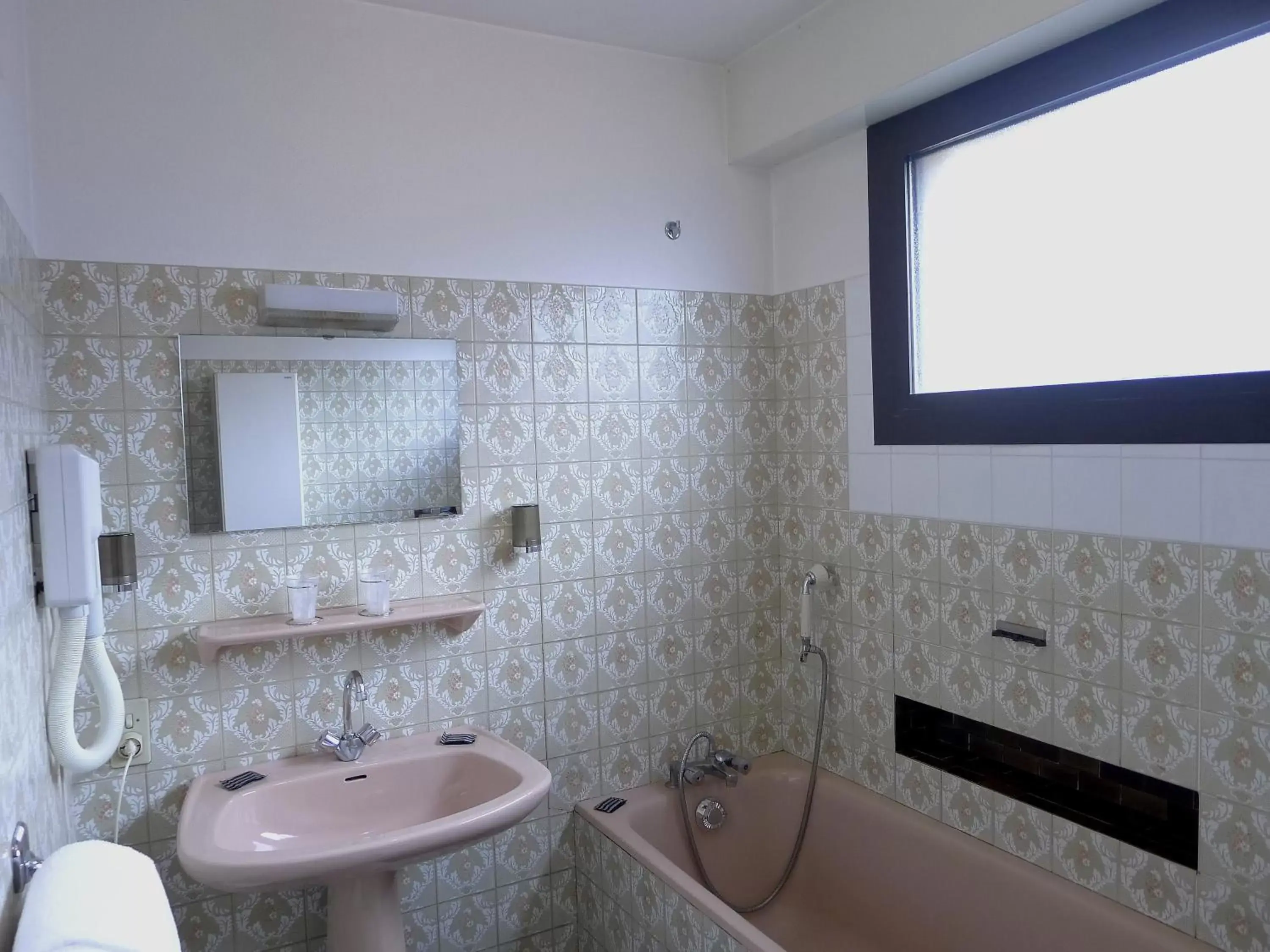 Bathroom in Hôtel du Sablar