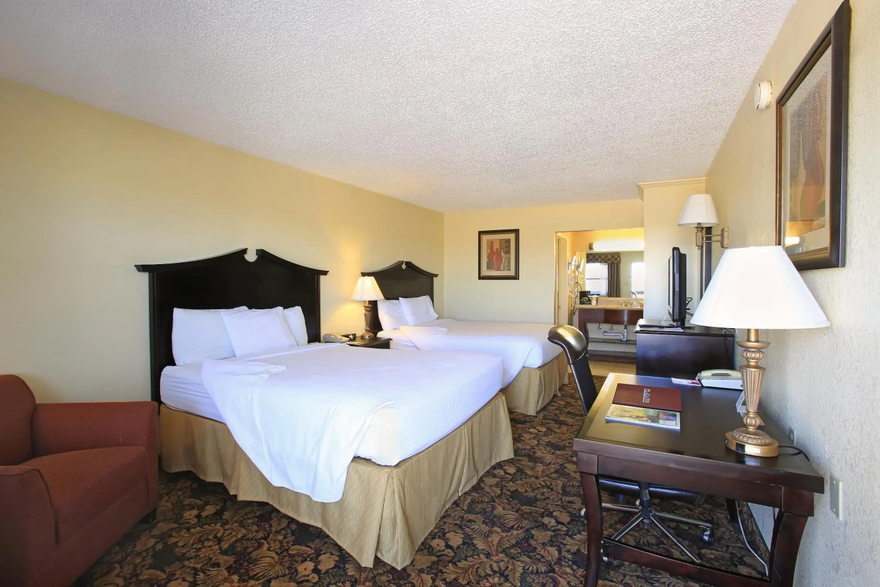 Bedroom, Bed in Plaza Inn Midland