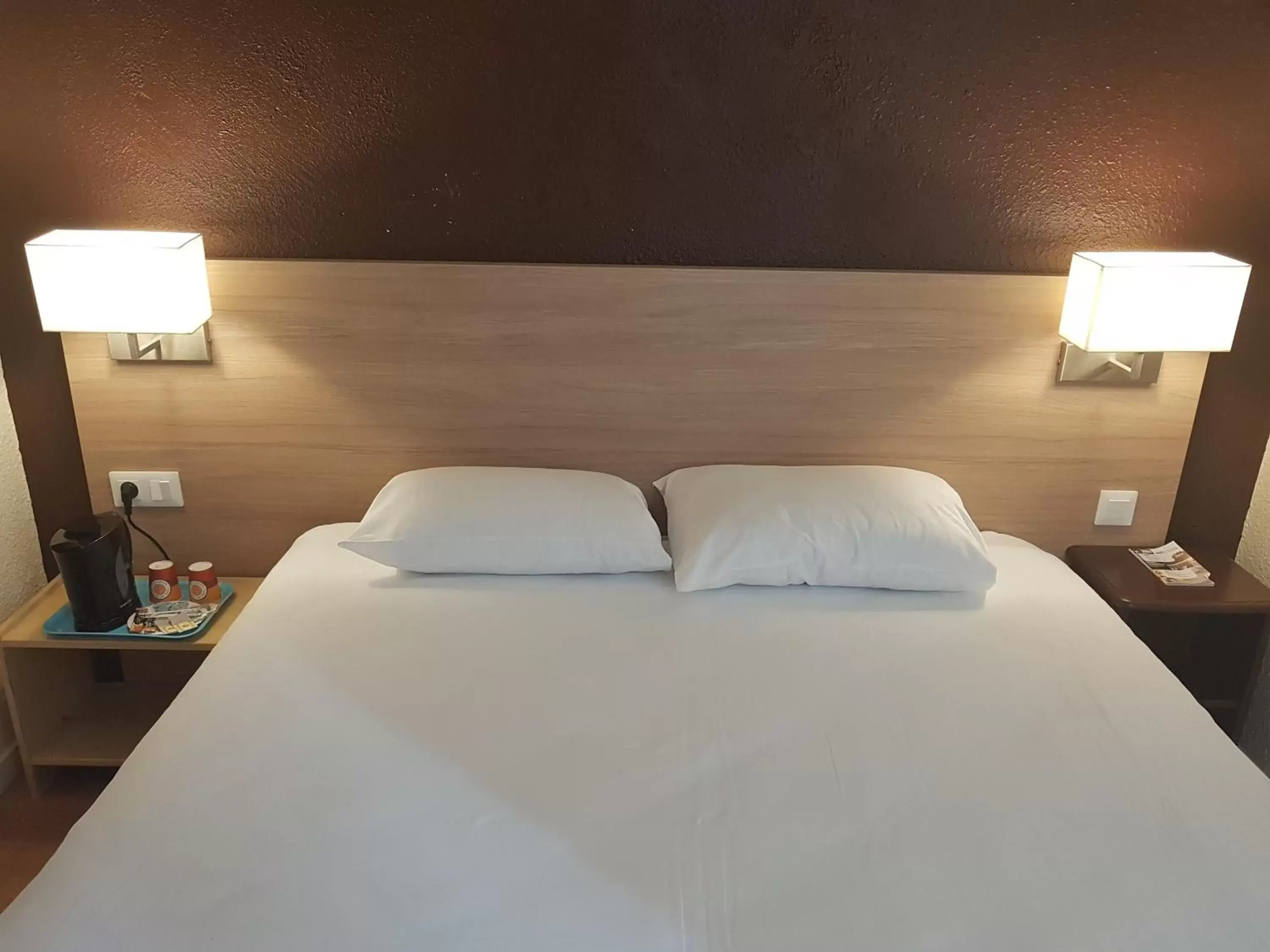 Bed in Brit Hotel Essentiel Tours Nord