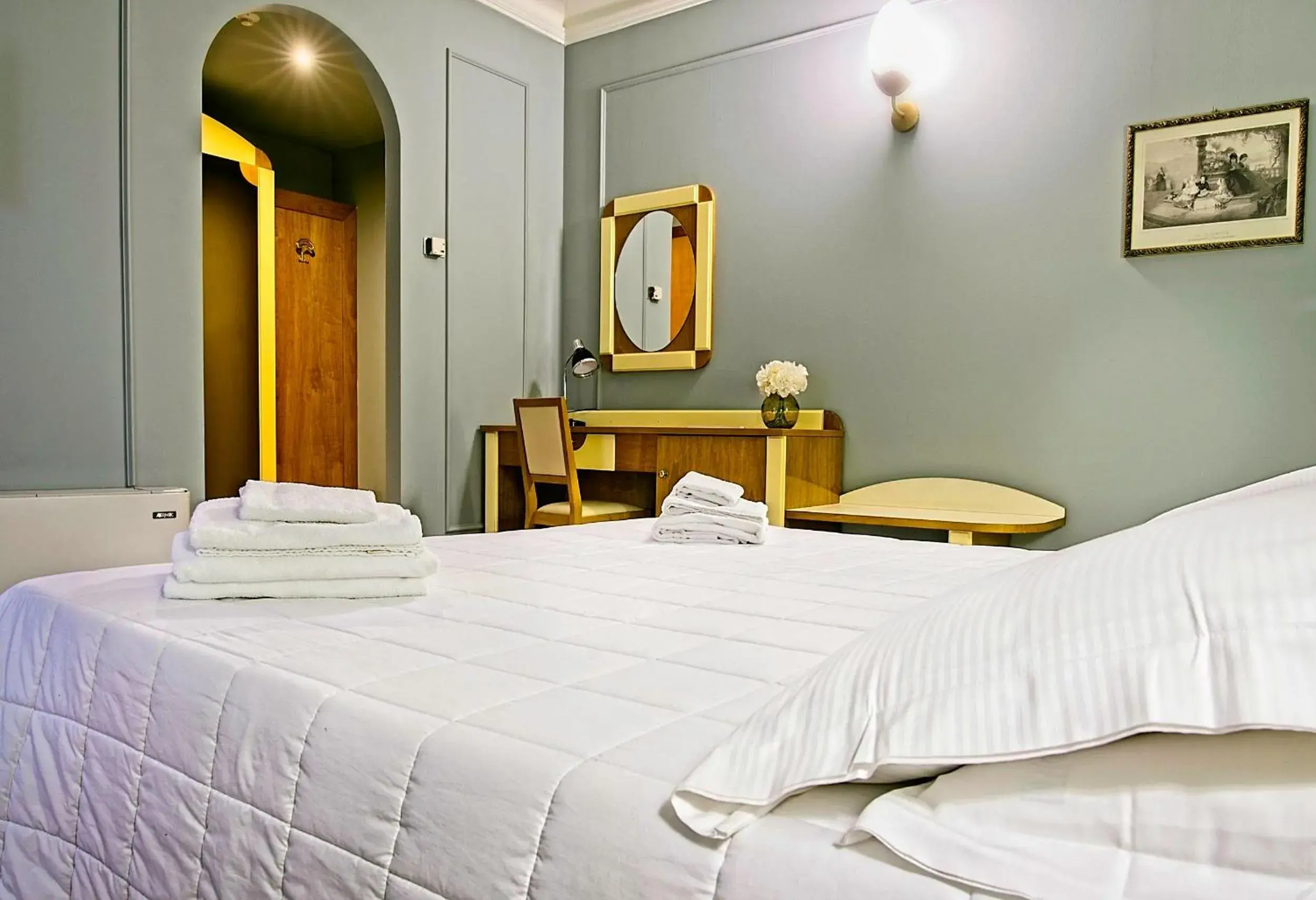 Bedroom, Bed in Albergo Papillon