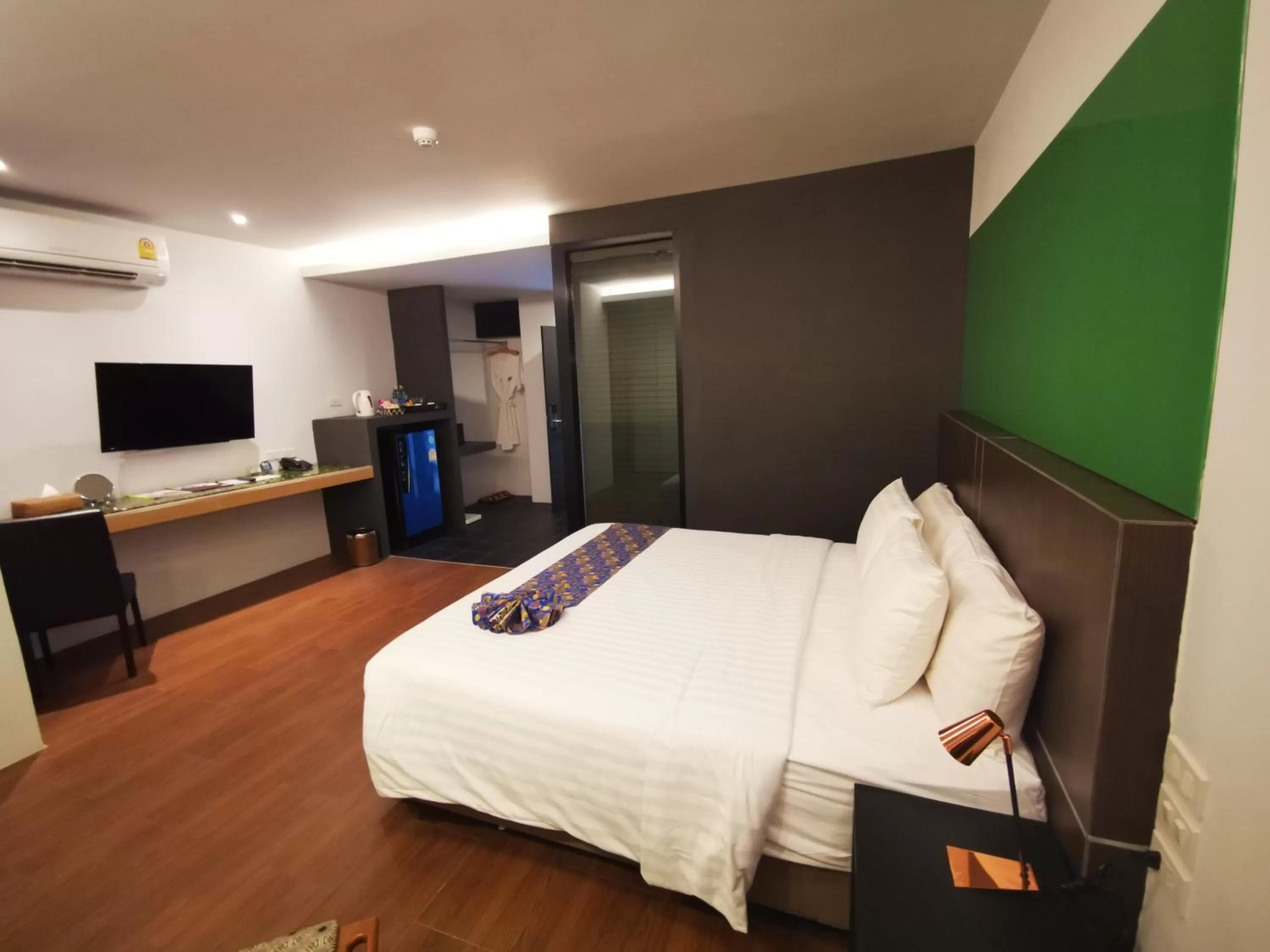 TV and multimedia, Bed in Mandy Nok Hotel