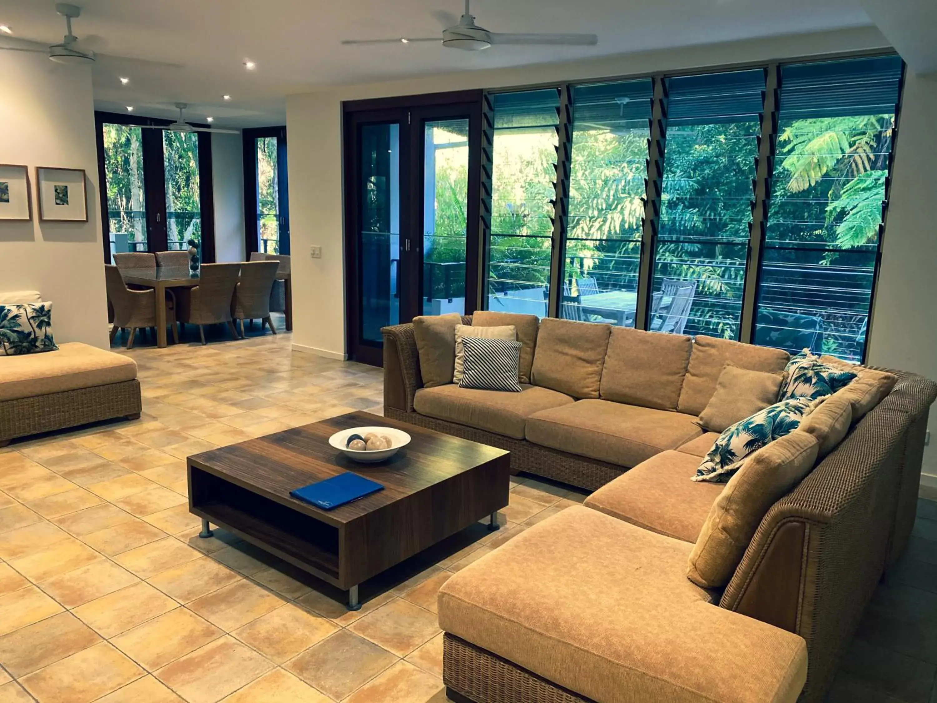 Living room, Seating Area in Sanctuary Palm Cove