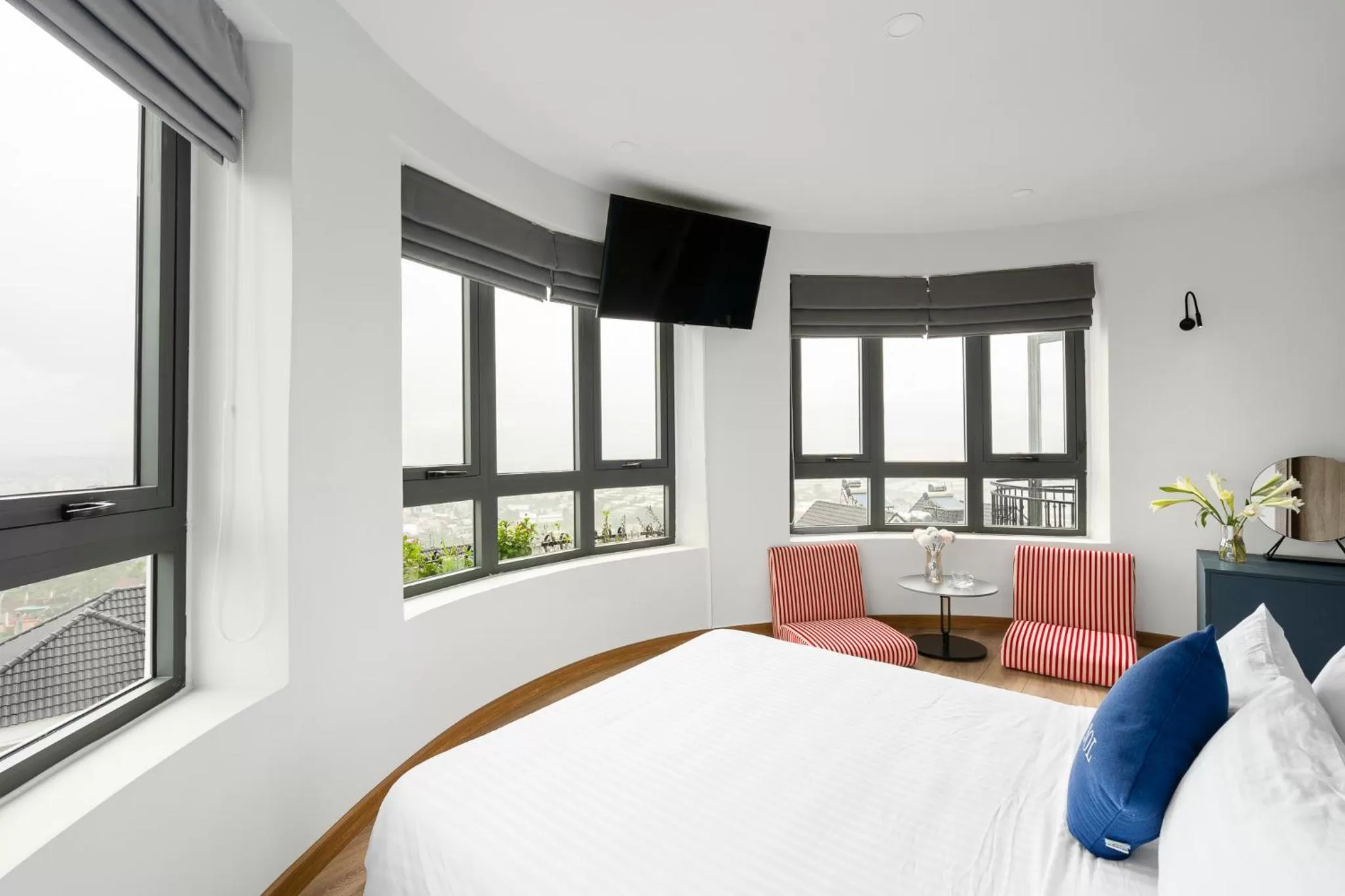 Bed in De La Sol Villa Dalat