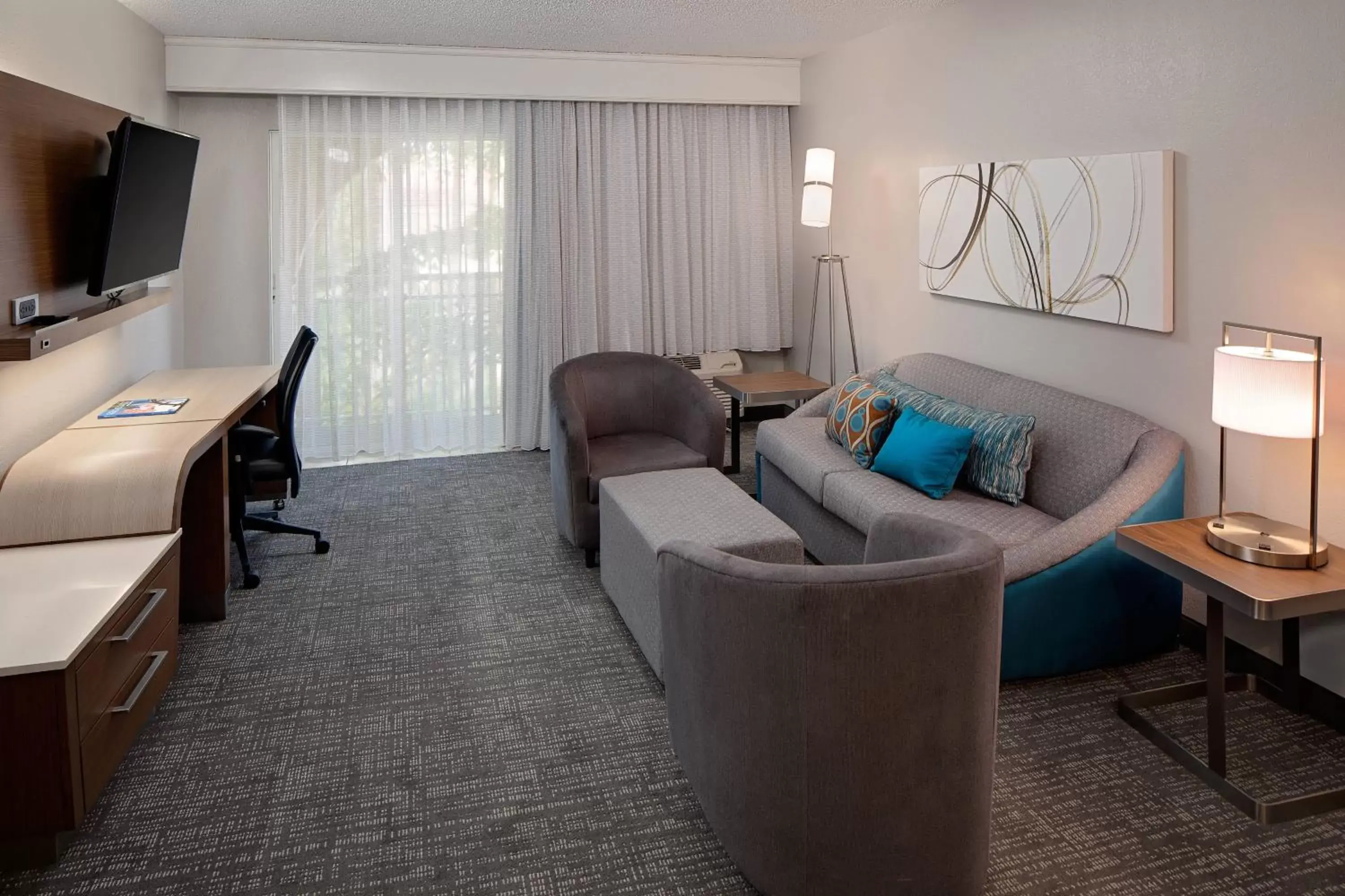 Living room, Seating Area in Courtyard by Marriott Fort Lauderdale North/Cypress Creek