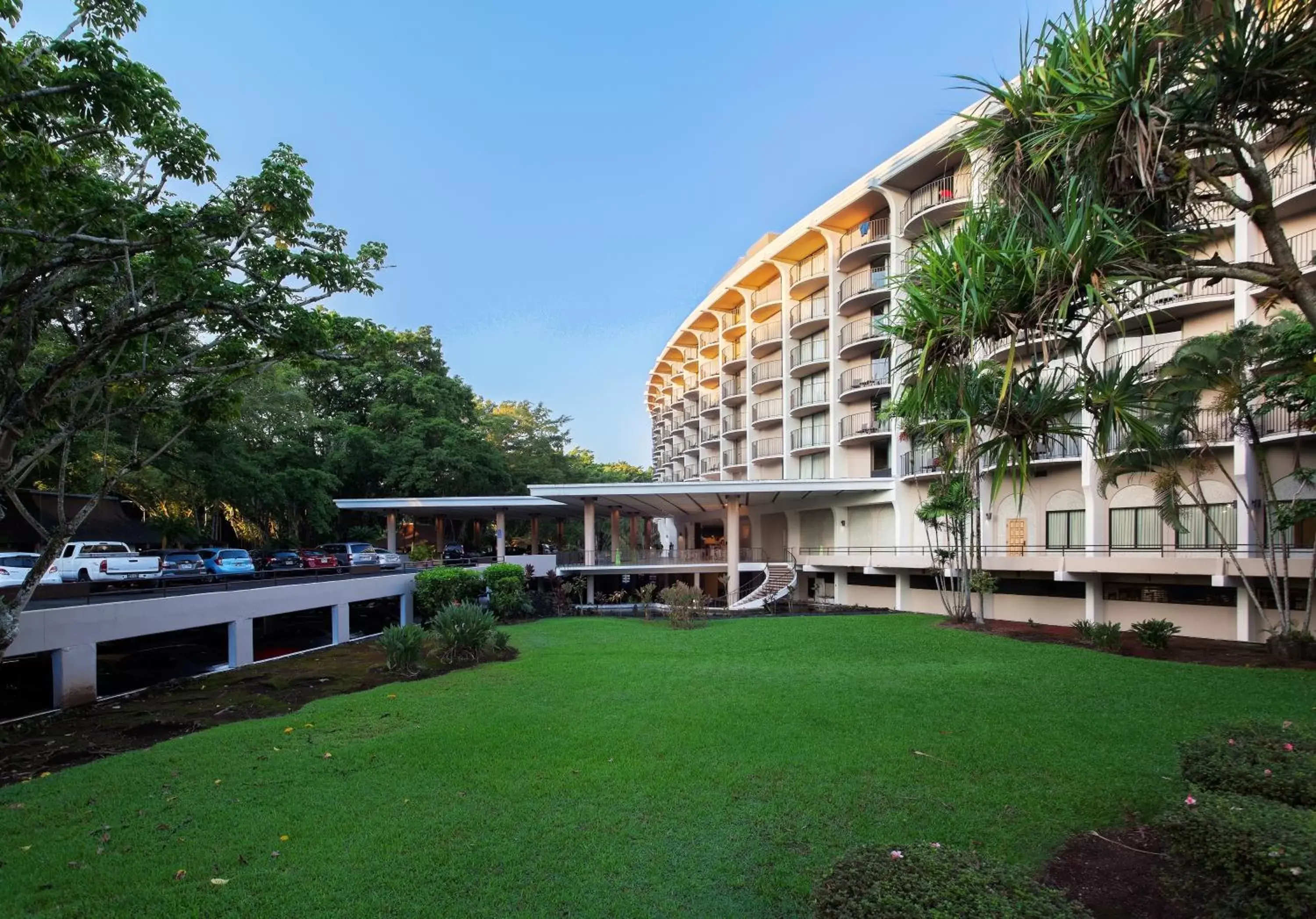 Facade/entrance, Property Building in Castle Hilo Hawaiian Hotel