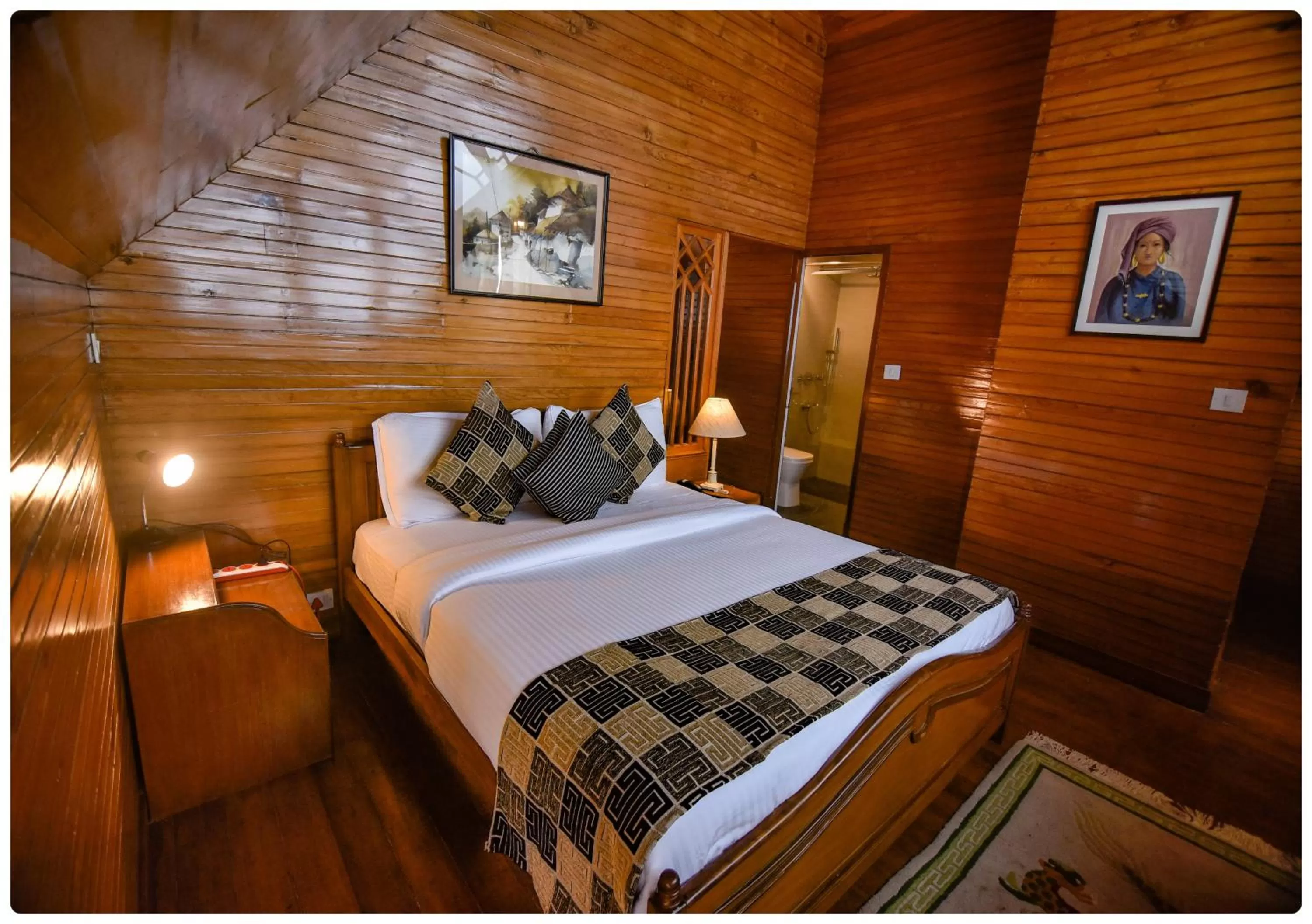 Bedroom, Bed in Cedar Inn