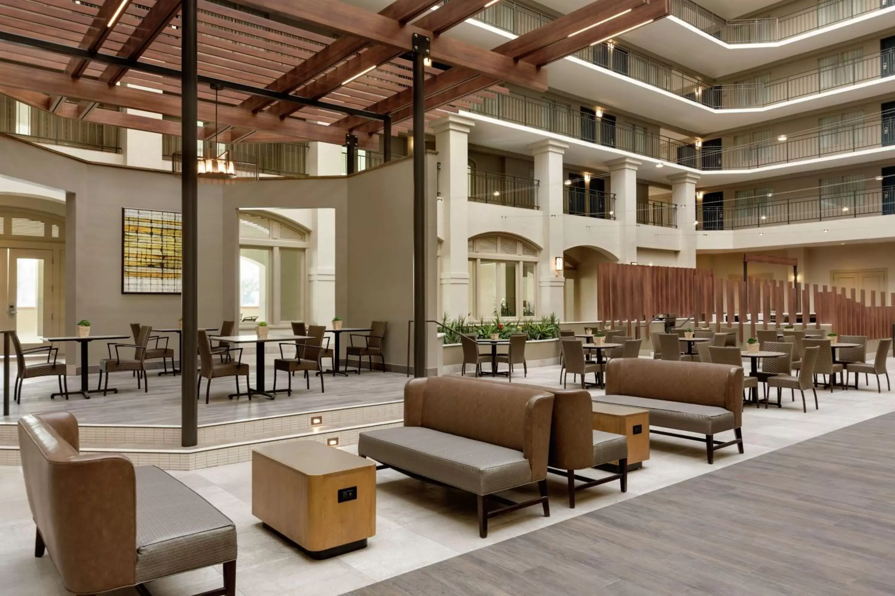 Lobby or reception, Restaurant/Places to Eat in Embassy Suites by Hilton Milpitas Silicon Valley