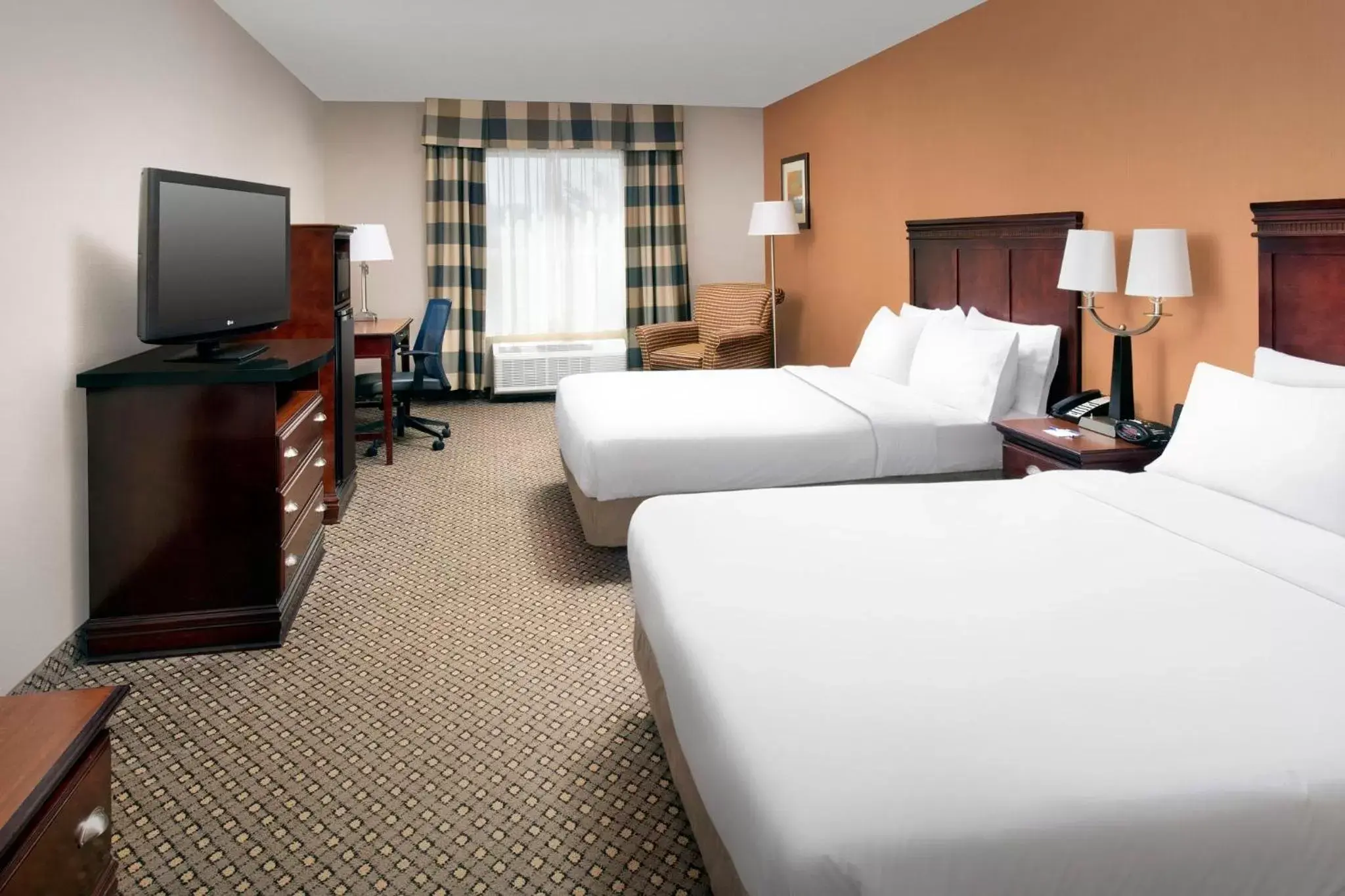 Photo of the whole room, TV/Entertainment Center in Holiday Inn Express & Suites by IHG Chambersburg, an IHG Hotel