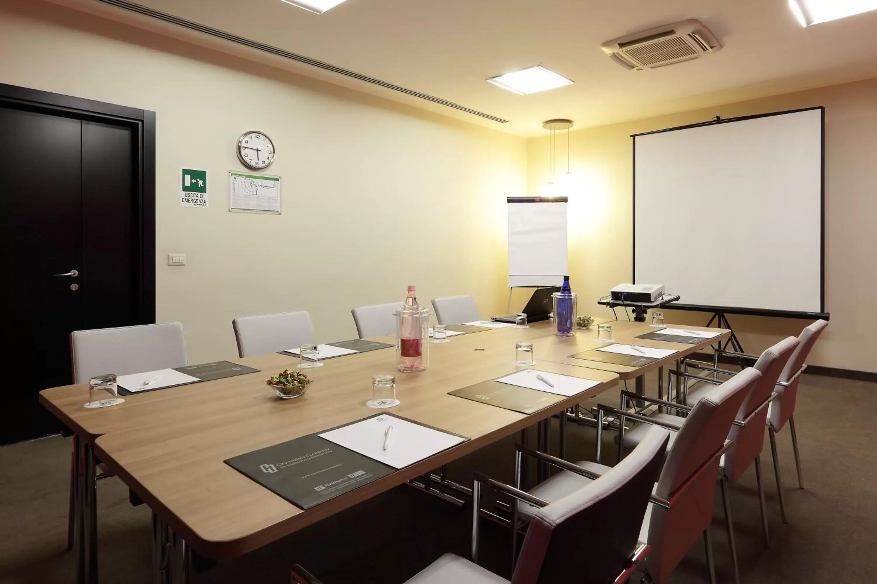 Meeting/conference room in Holiday Inn Genoa City, an IHG Hotel