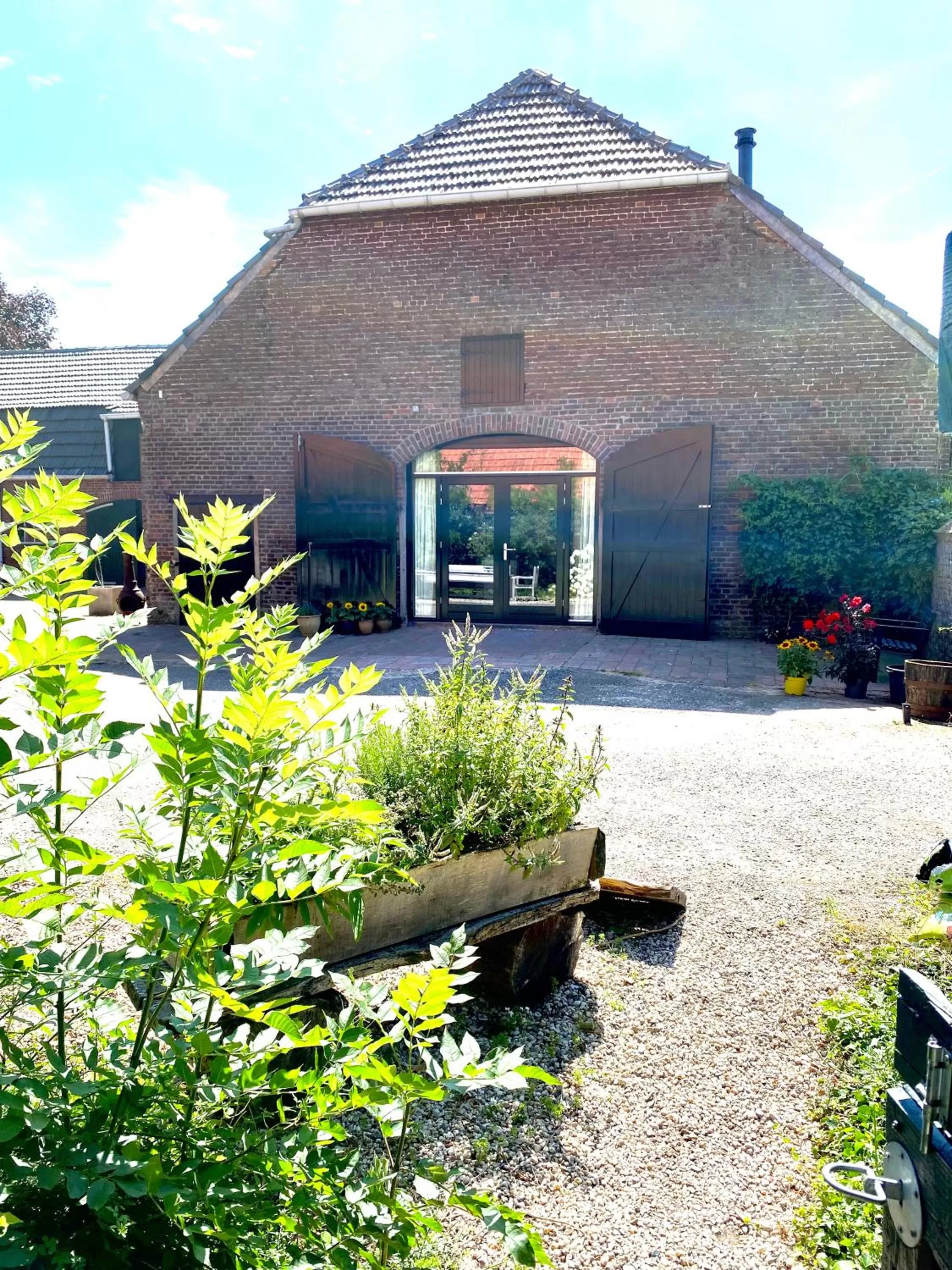 Garden view in De Heeren Hoeve Carpe Diem