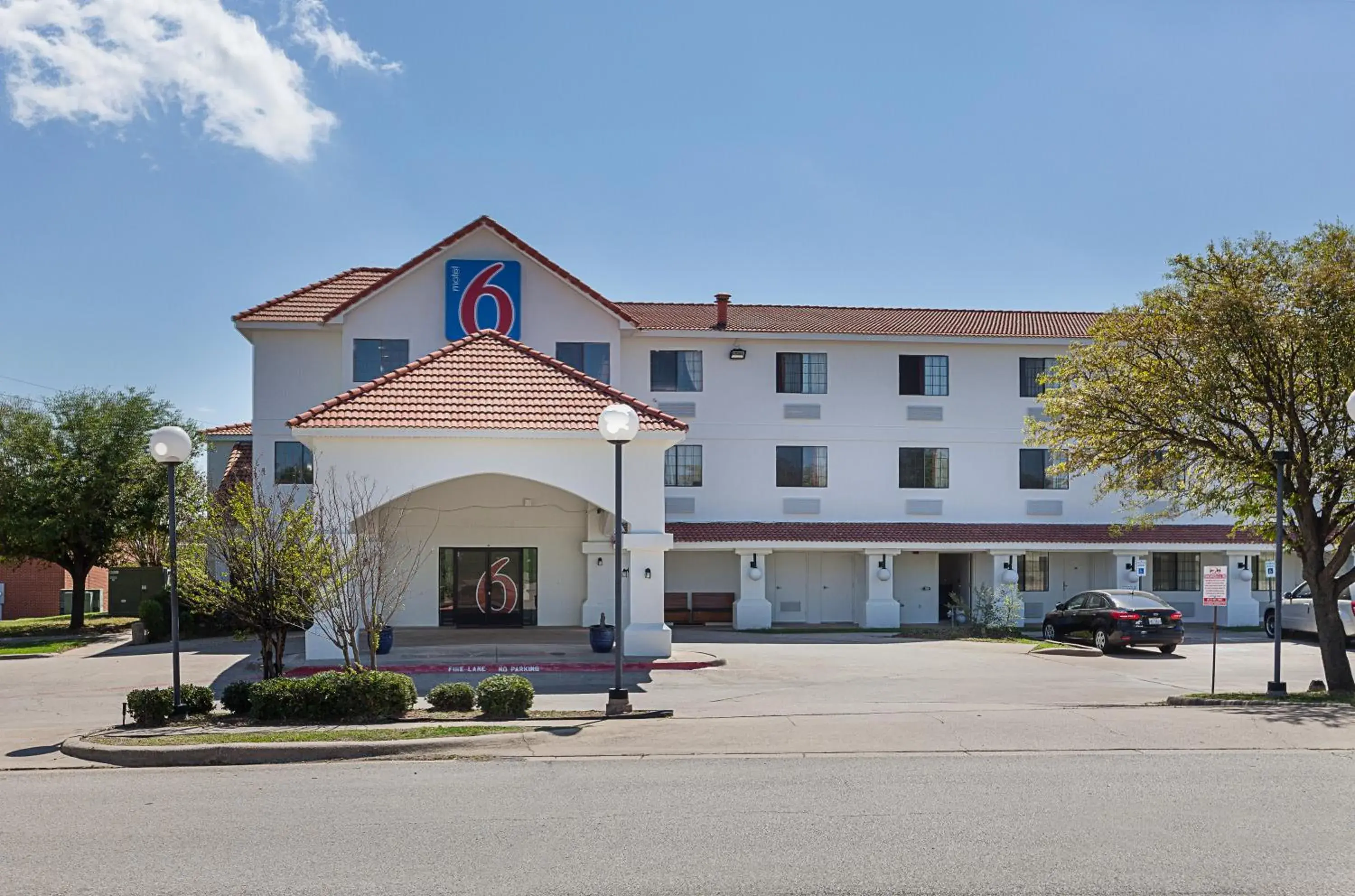 Facade/entrance, Property Building in Motel 6-Bedford, TX - Fort Worth