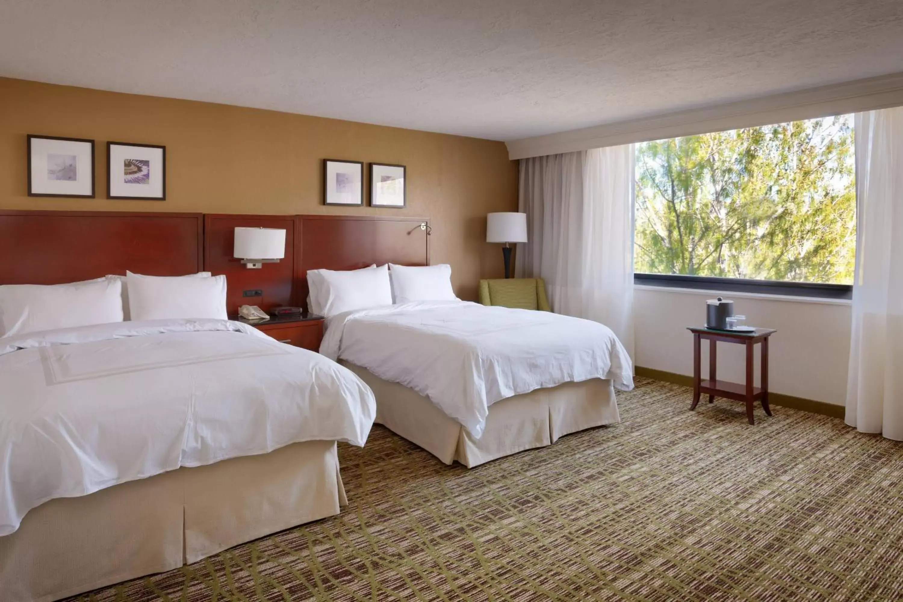 Photo of the whole room, Bed in Salt Lake City Marriott University Park