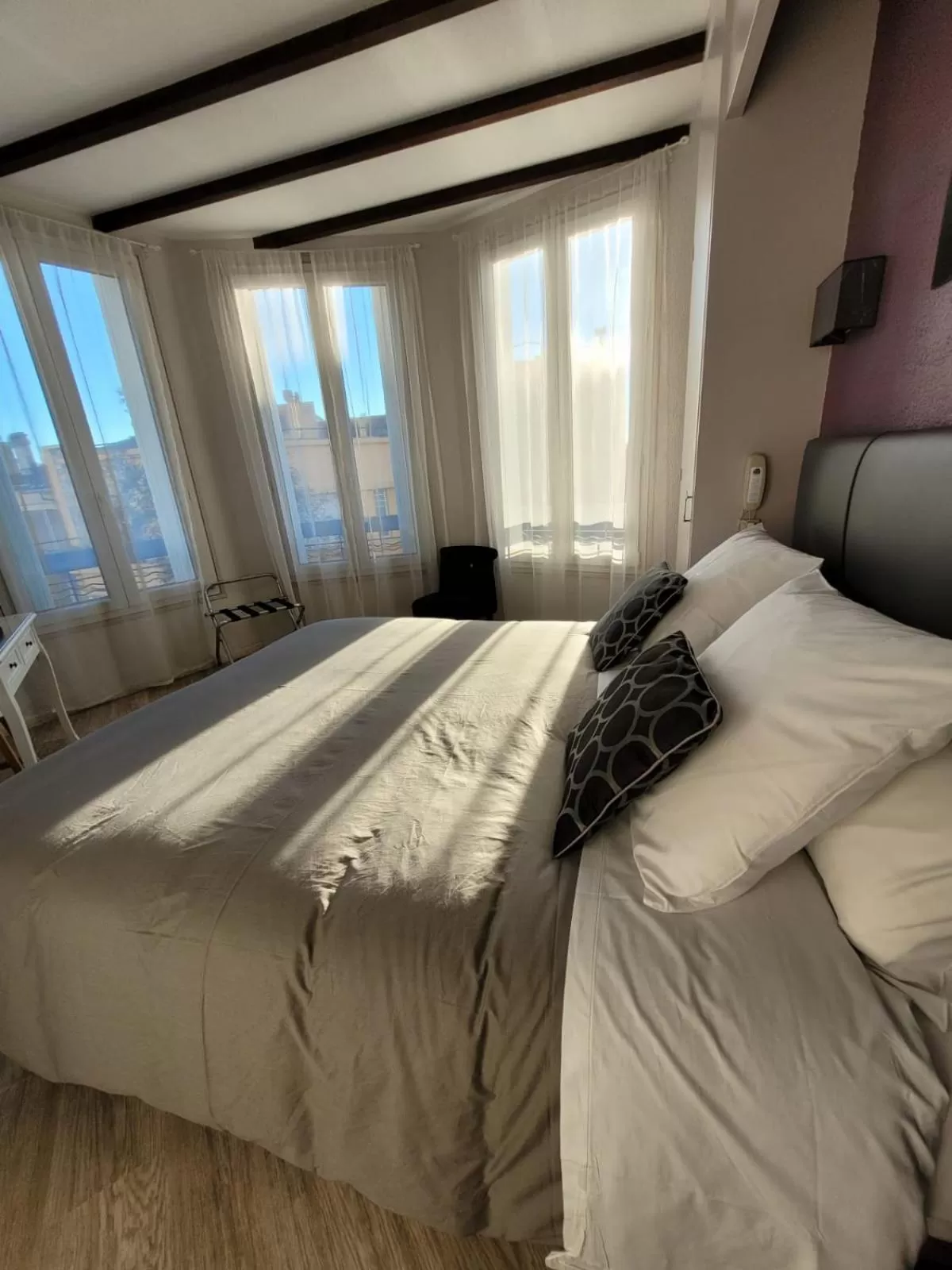 Superior Double Room in Hôtel Aragon - Centre ville gare