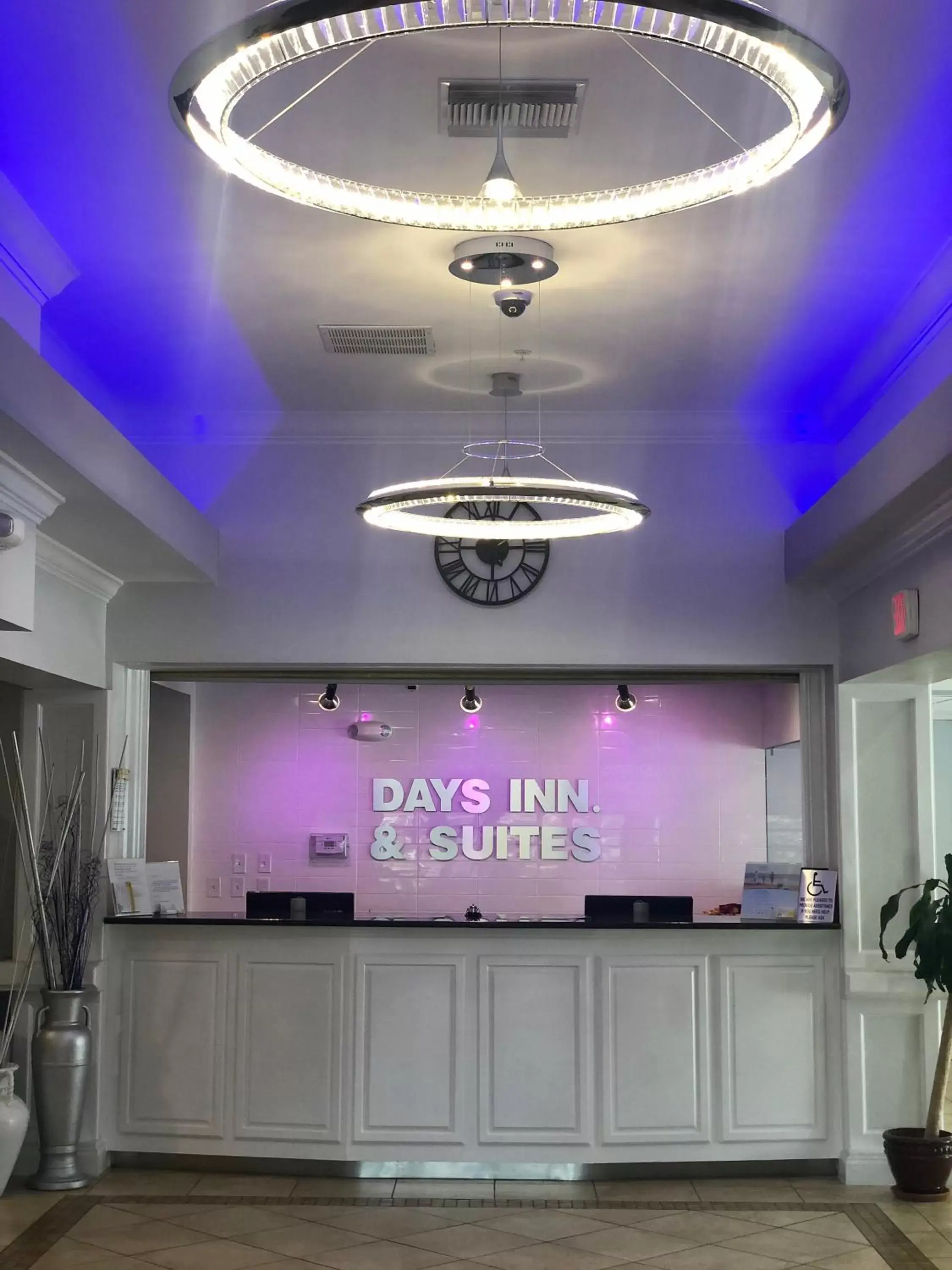 Lobby or reception in Days Inn & Suites by Wyndham Lakeland